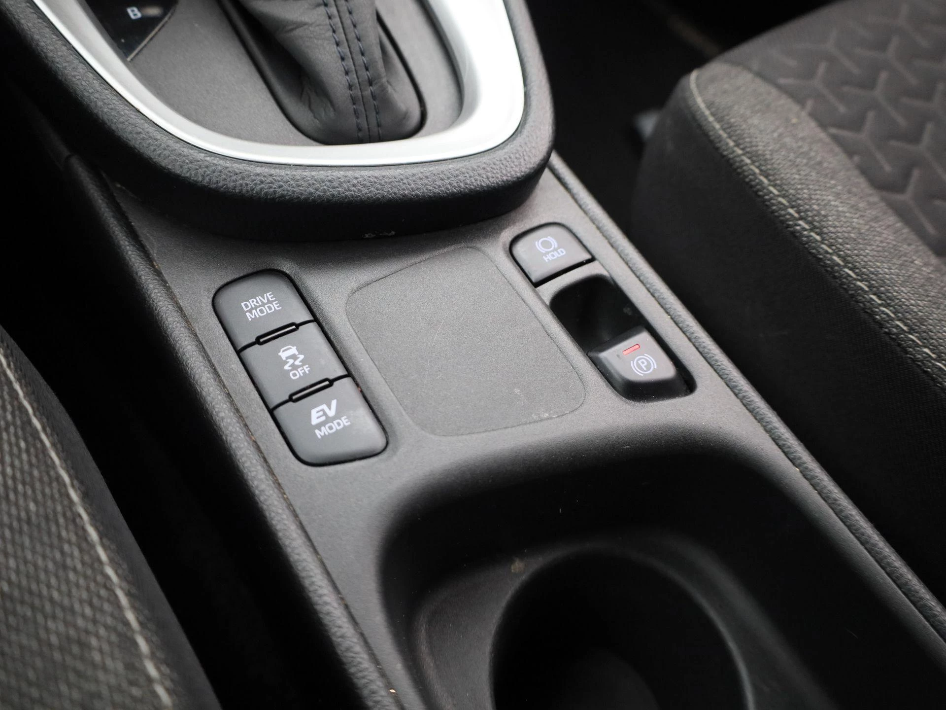 Toyota-Yaris Cross-image-26