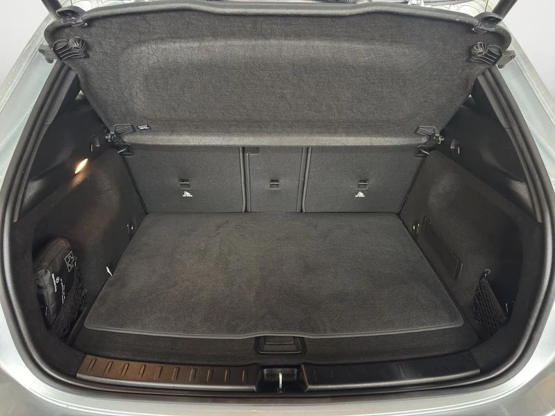 Mercedes-Benz-GLA-image-9