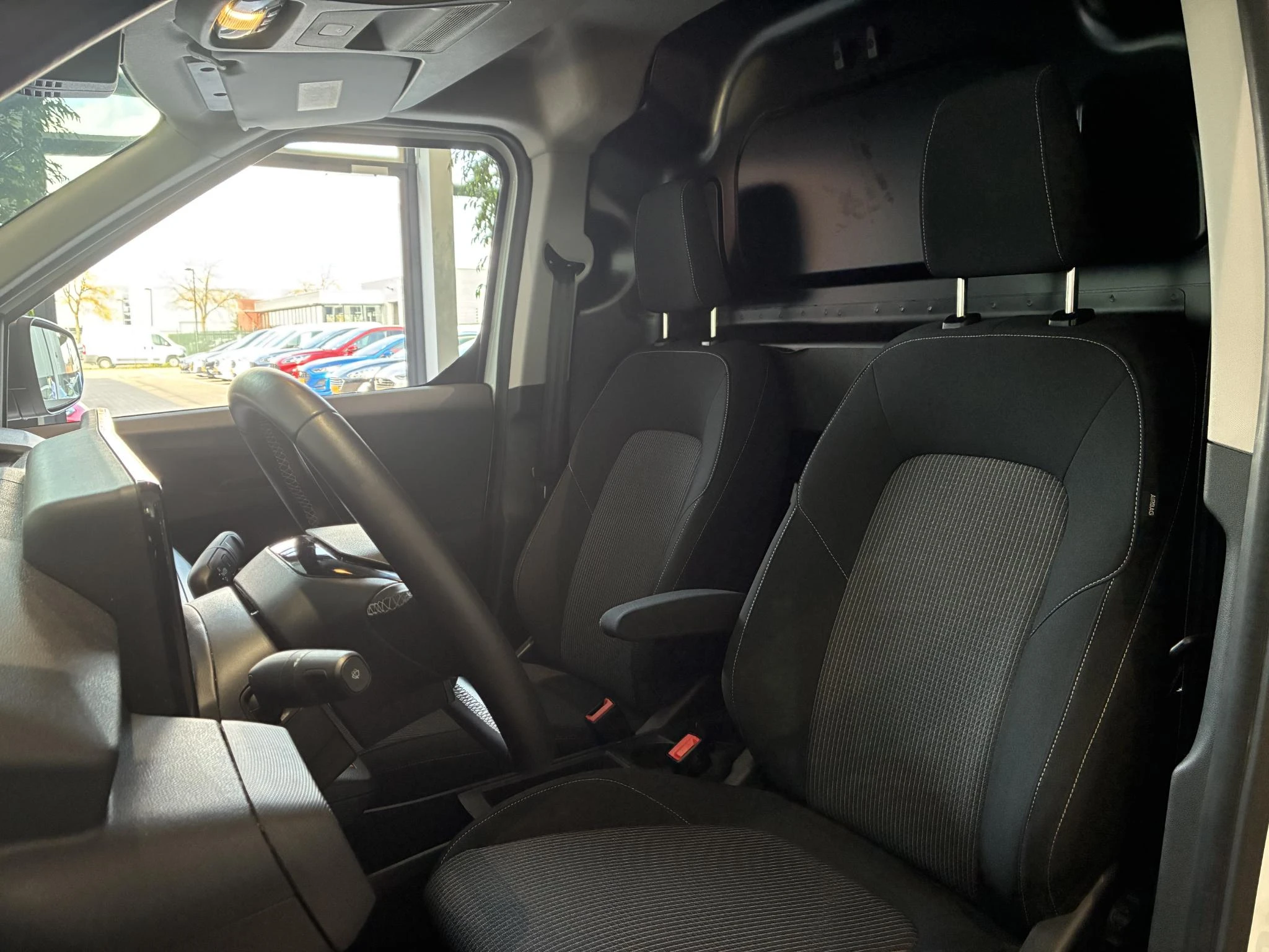 Ford-E-Transit Courier-image-9