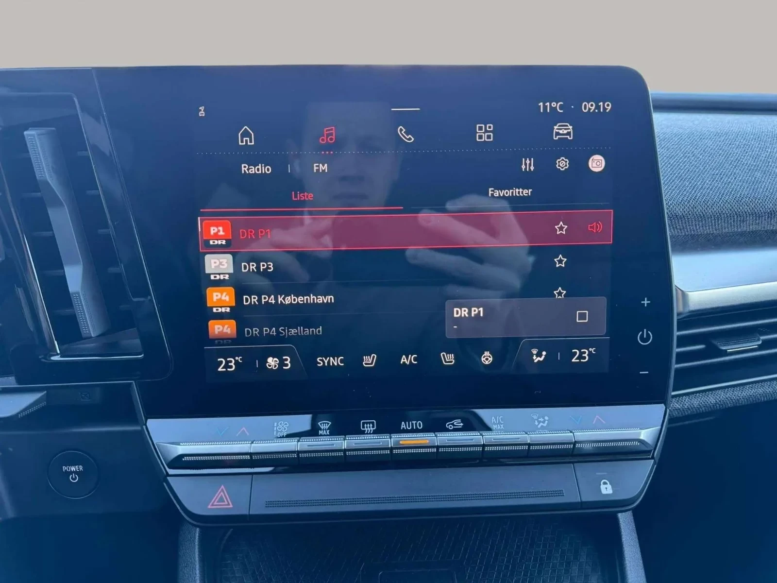 Renault-Megane E-Tech-image-12