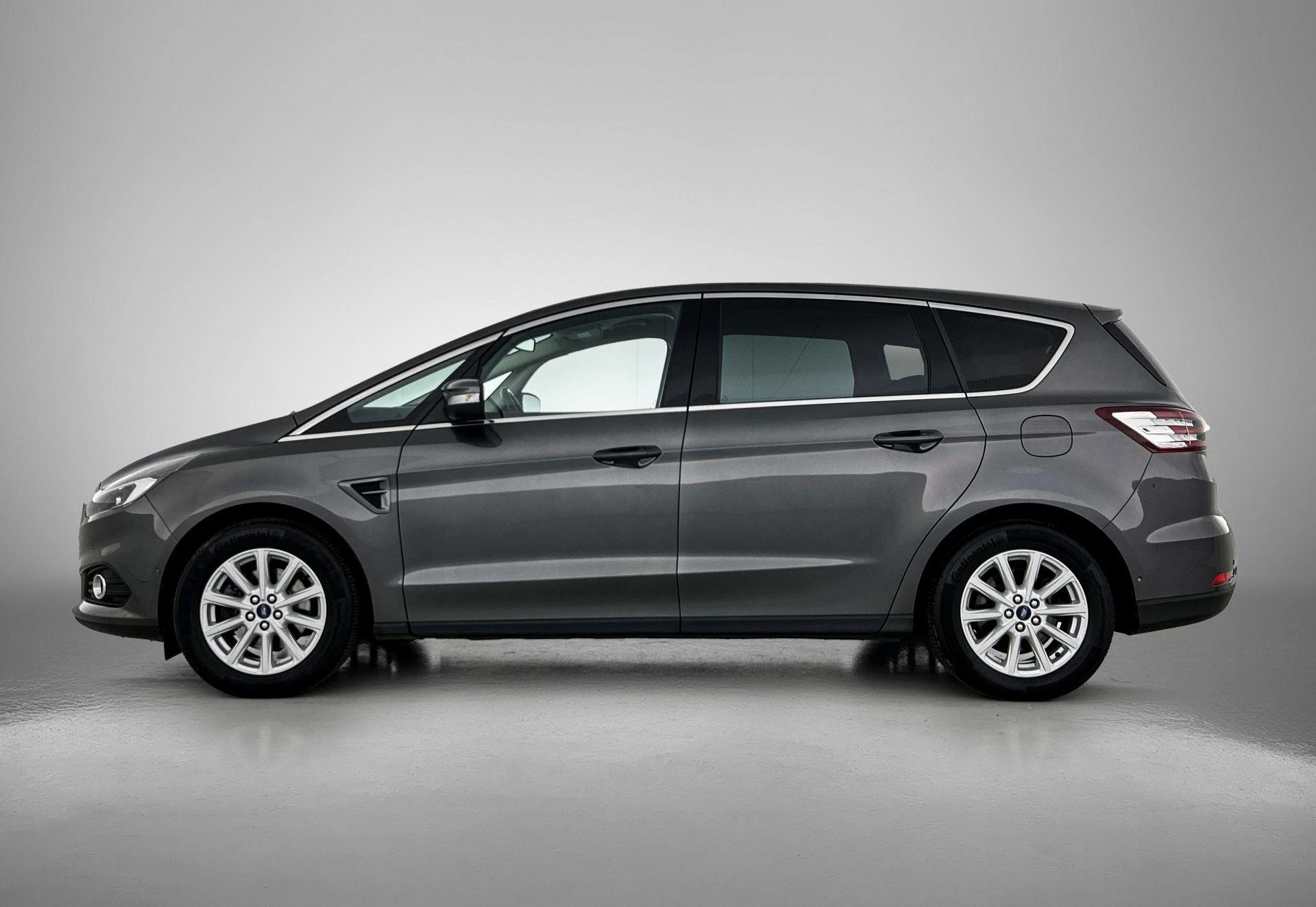 Ford-S-Max-image-1