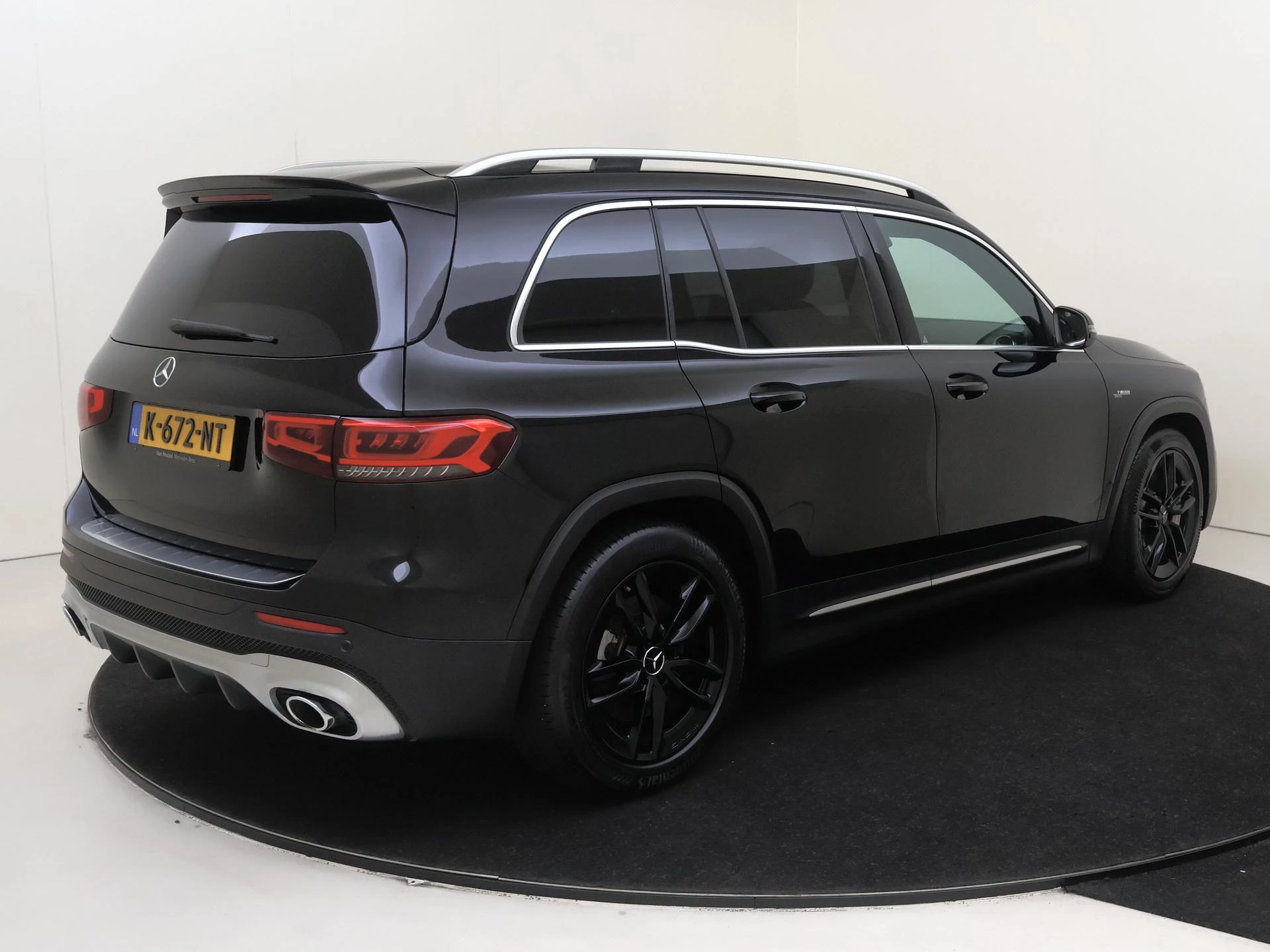 Mercedes-Benz-GLB-image-3