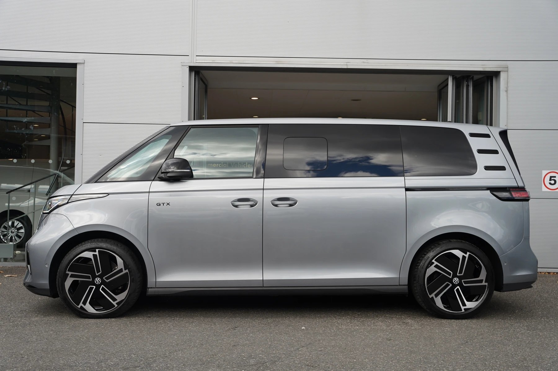 Volkswagen-ID. Buzz-image-14