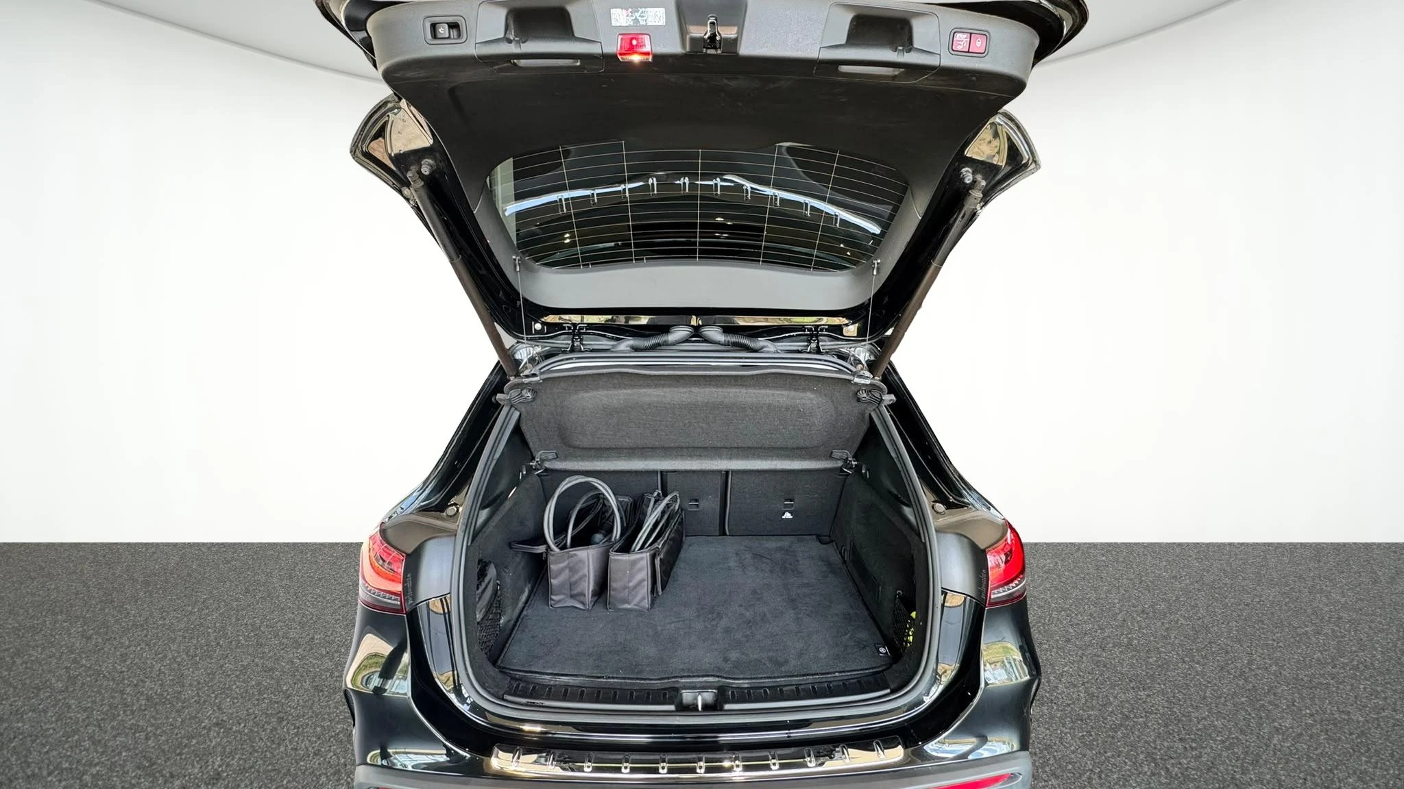 Mercedes-Benz EQA 250 AMG Line + CARPLAY + TREKHAAK + NIGHTPAKKET +