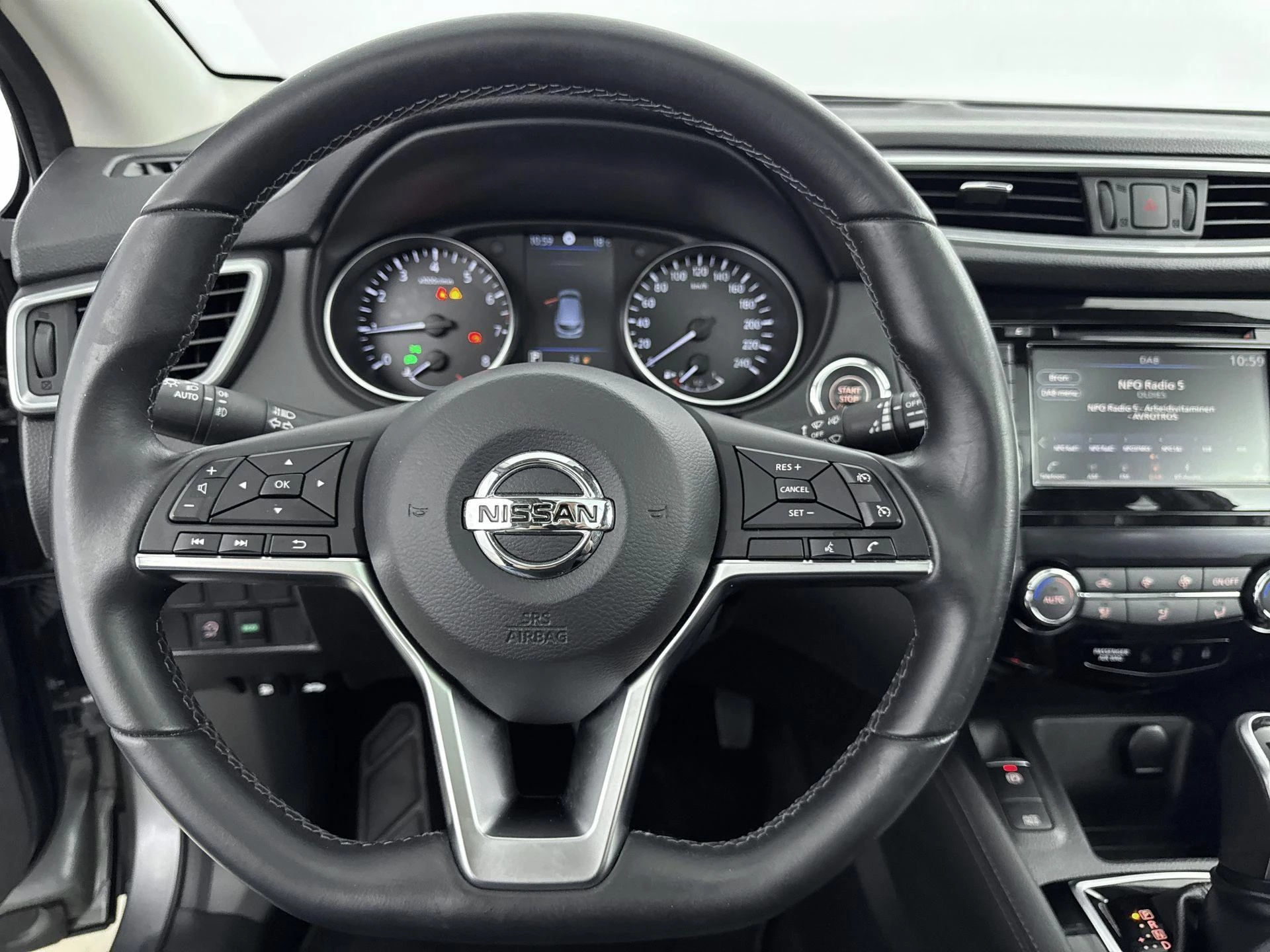 Nissan-QASHQAI-image-25
