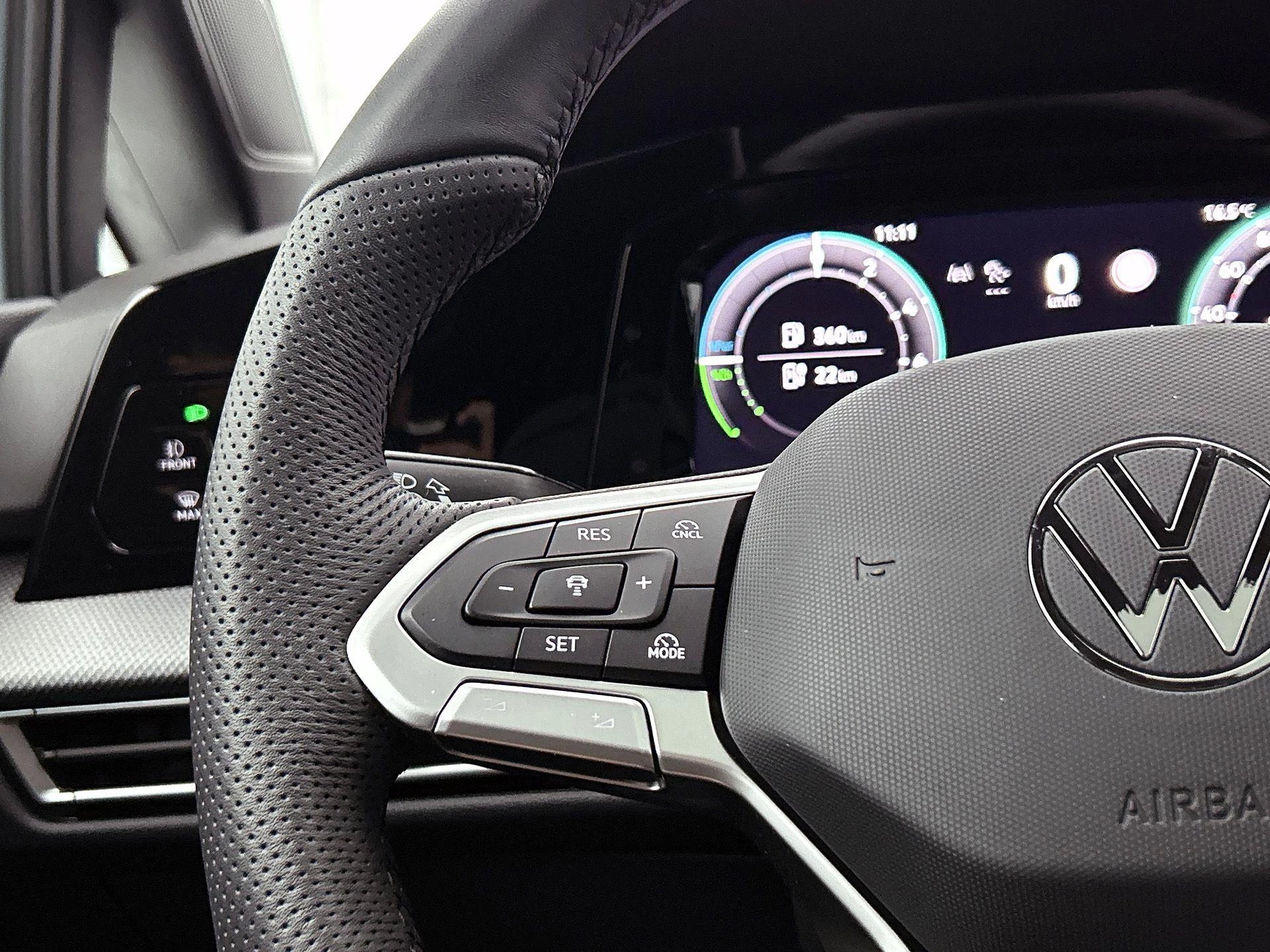 Volkswagen-Golf-image-5