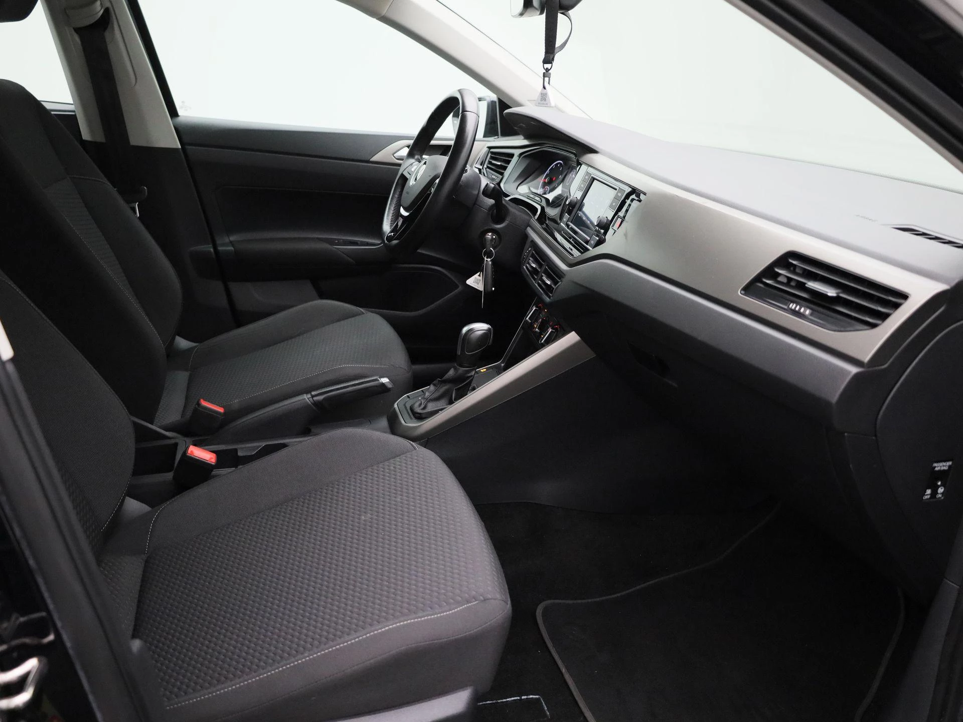 Volkswagen-Polo-image-26