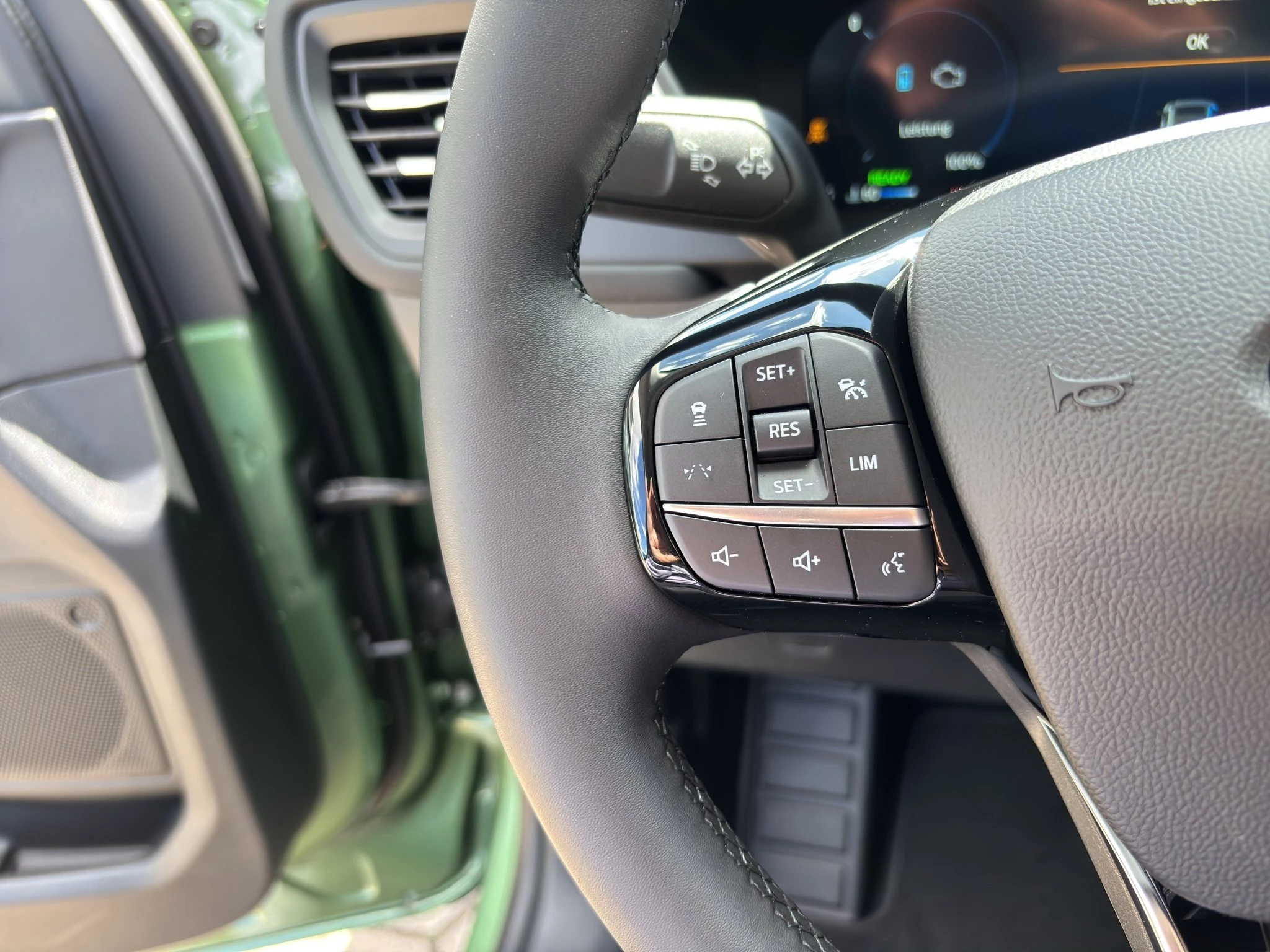 Ford Kuga Titanium 2.5 Duratec Plug-in-Hybrid CVT Sports Utility Vehicle. 178 kW. MJ 2026.25