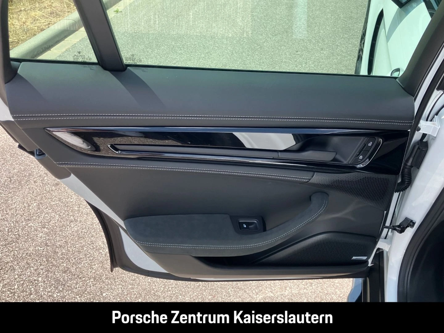 Porsche-Panamera-image-23