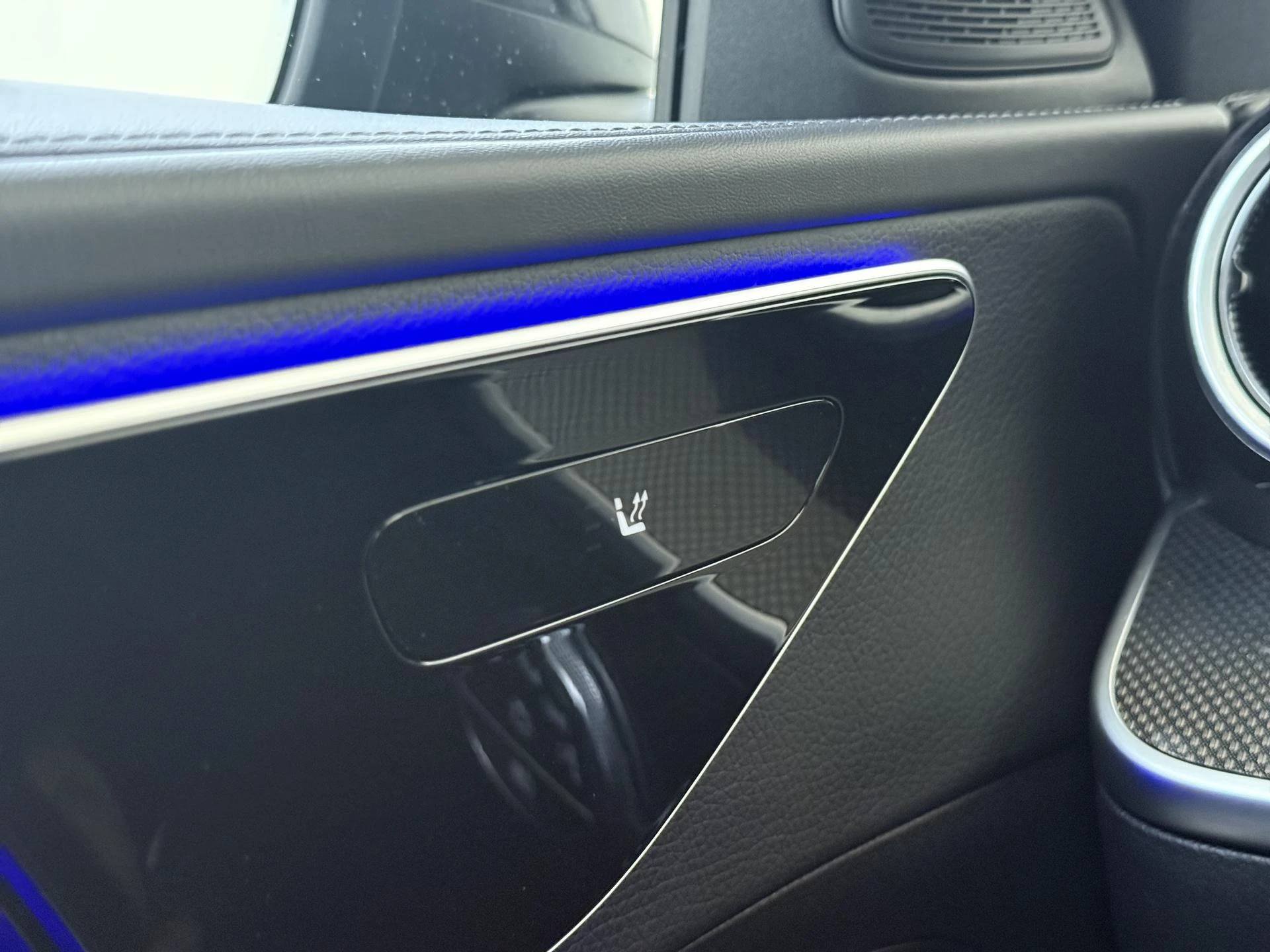 Mercedes-Benz-C-Klasse-image-26