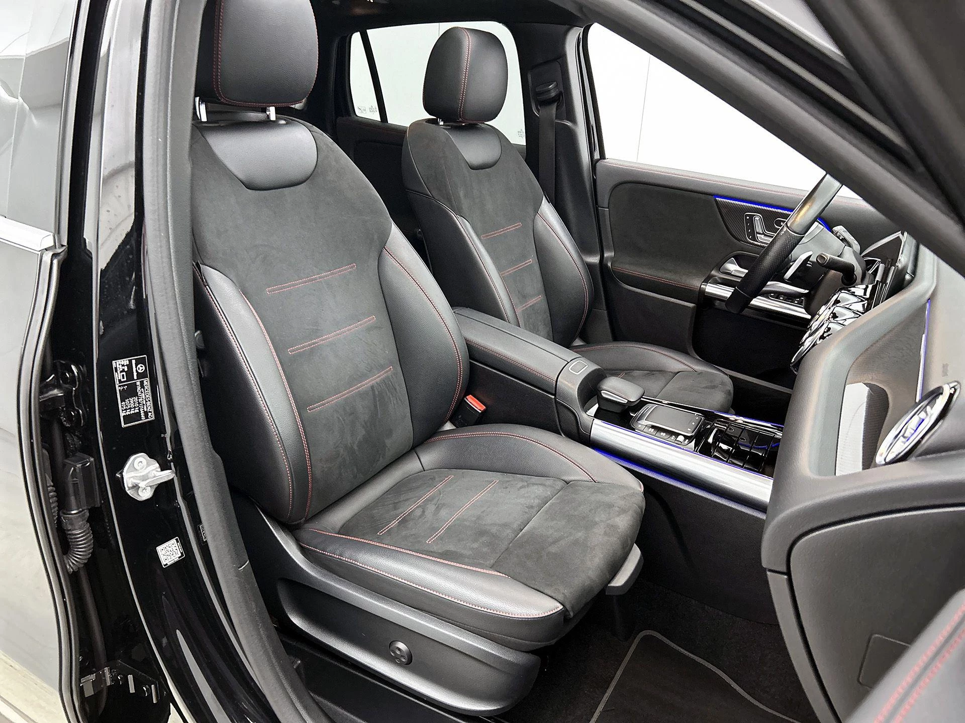 Mercedes-Benz-GLA-image-50