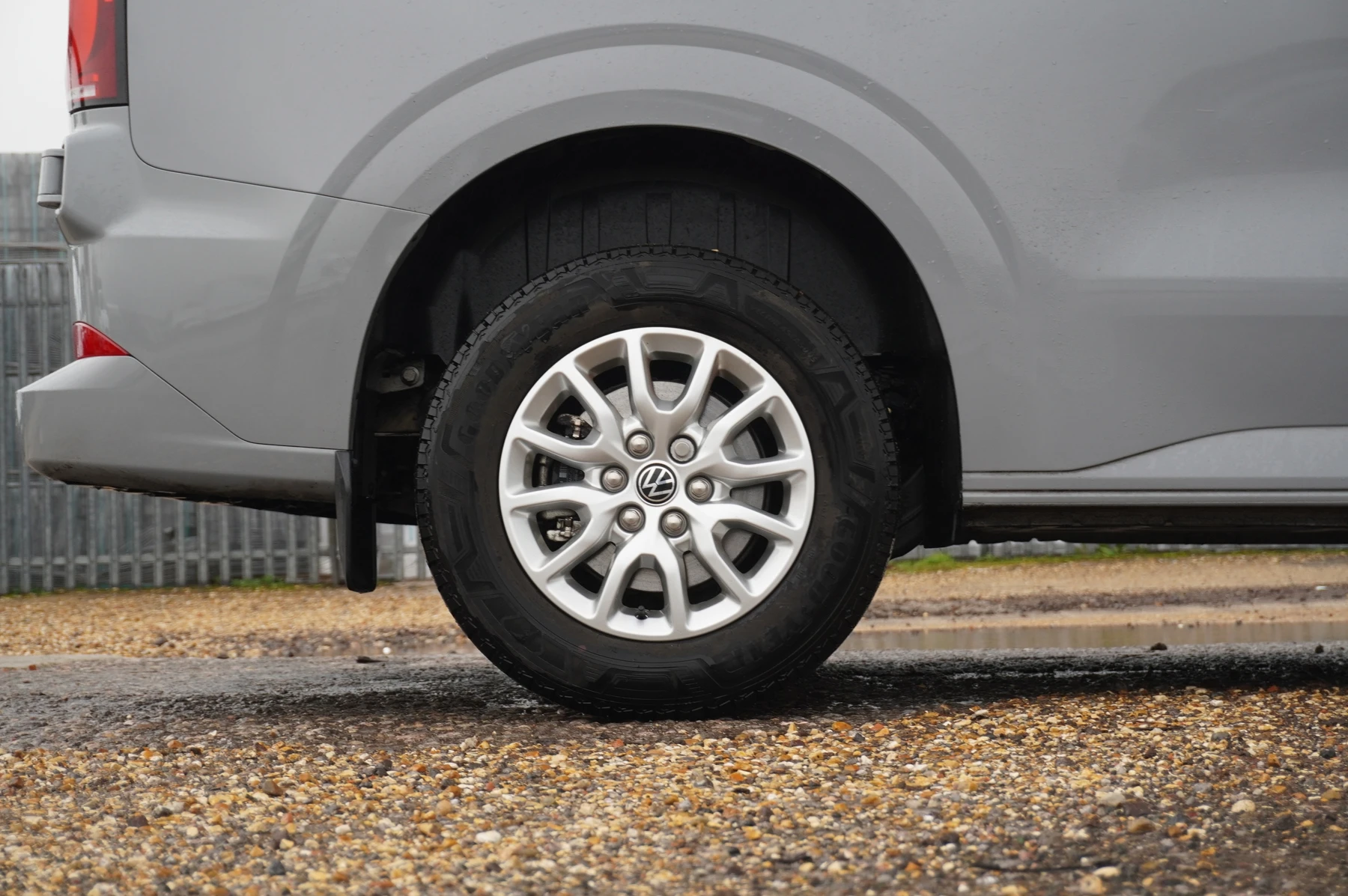 Volkswagen-Transporter-image-19