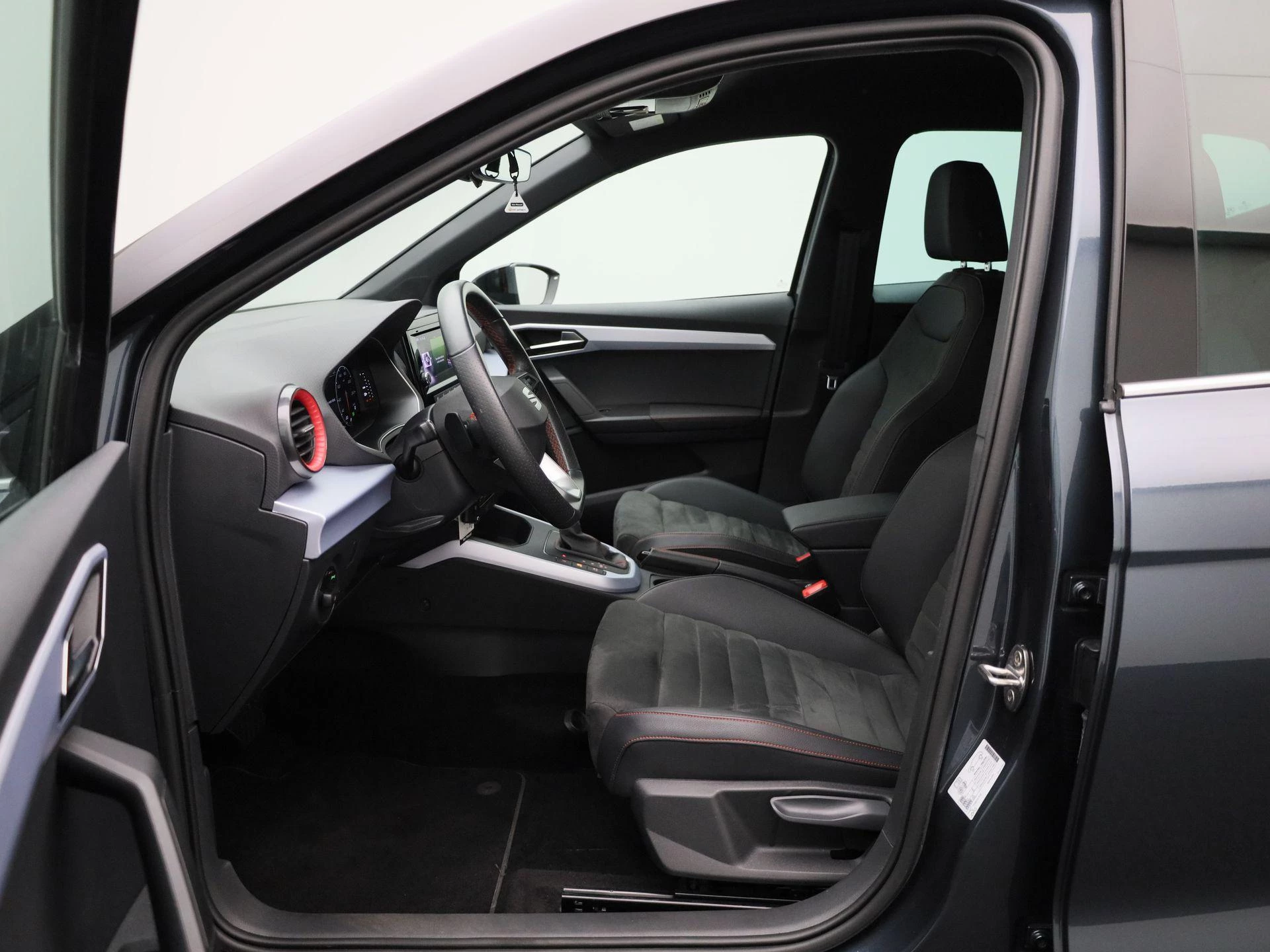 SEAT-Arona-image-8
