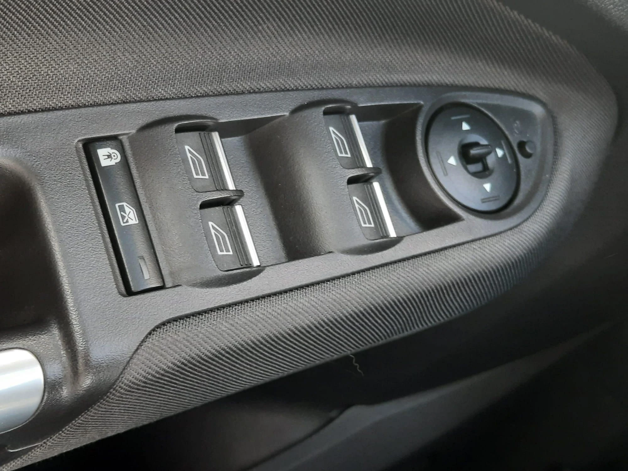Ford-C-MAX-image-16