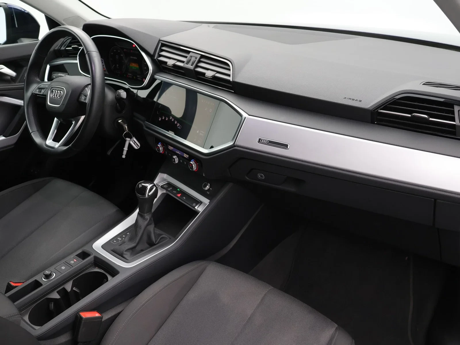 Audi Q3 PHEV Audi Q3 PHEV Attraction 45TFSIe 245PK *AUTOMAAT*SHADOW LOOK*CAMERA*PDC*CRUISE*NAVI*APP-CONNECT*...*