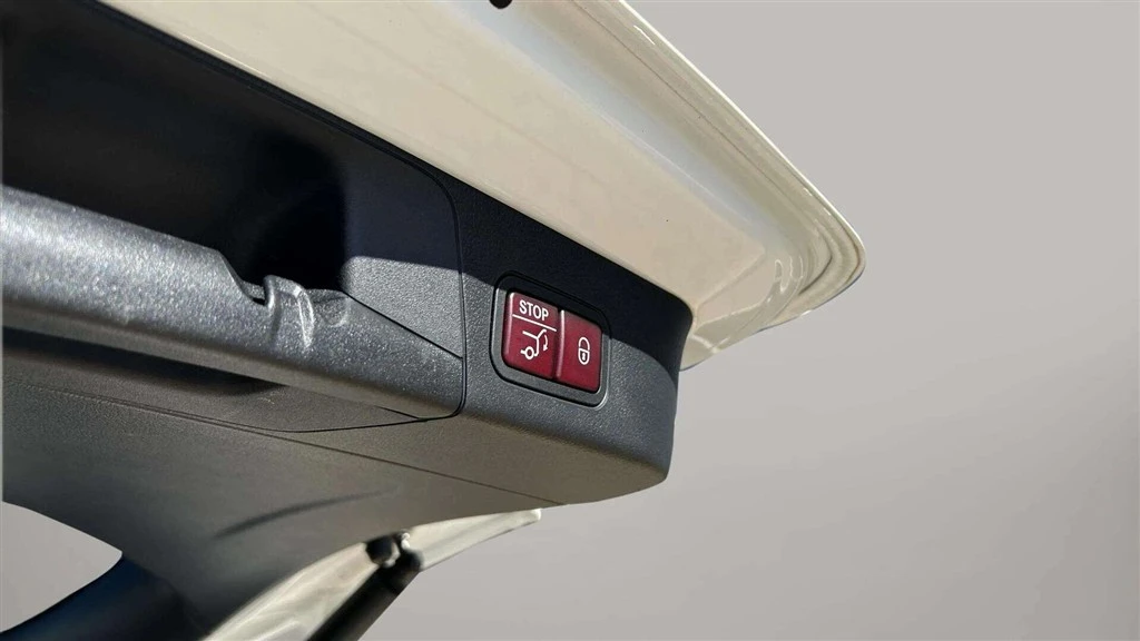 Mercedes-Benz-EQB-image-11