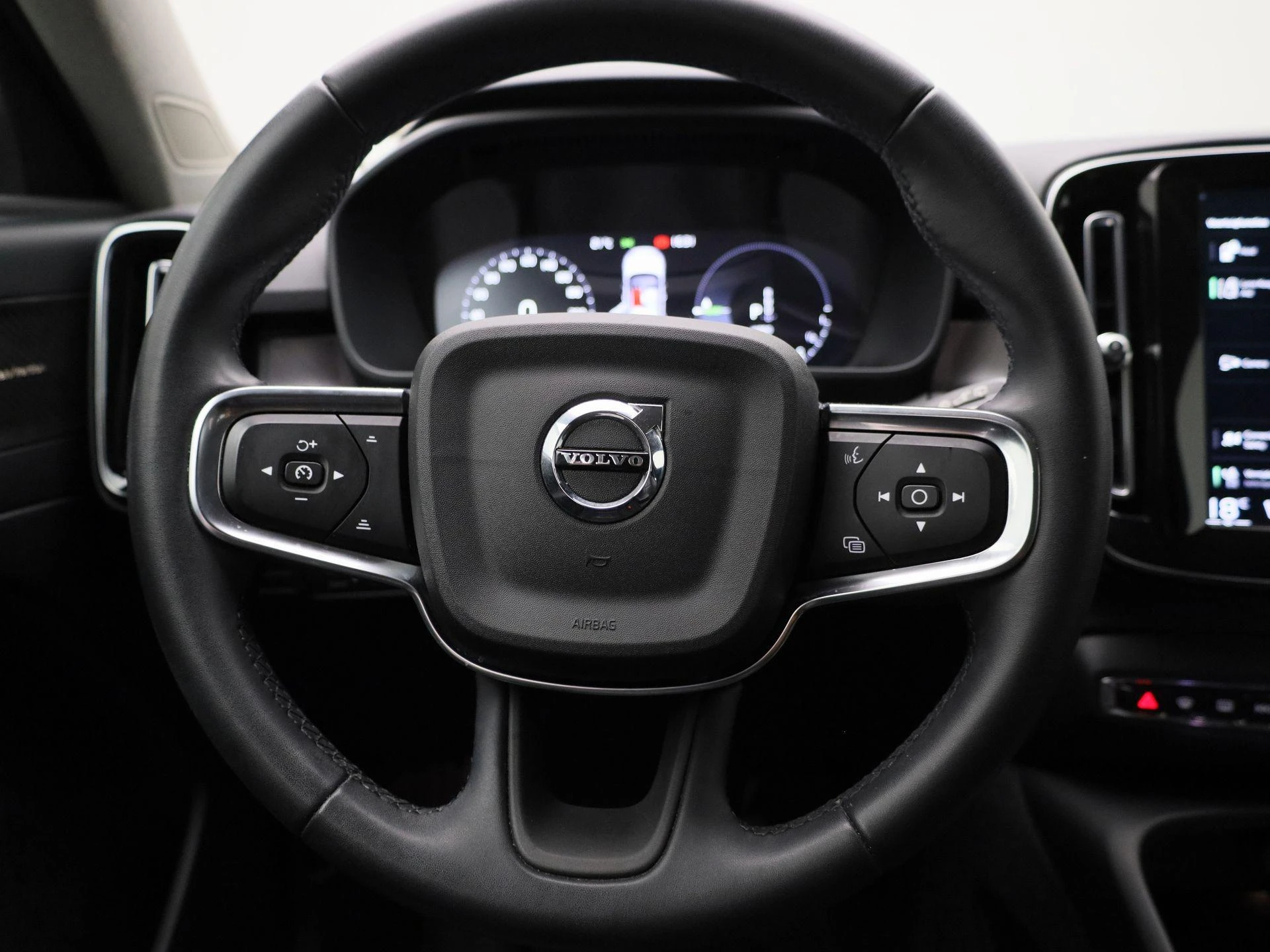 Volvo-XC40-image-2