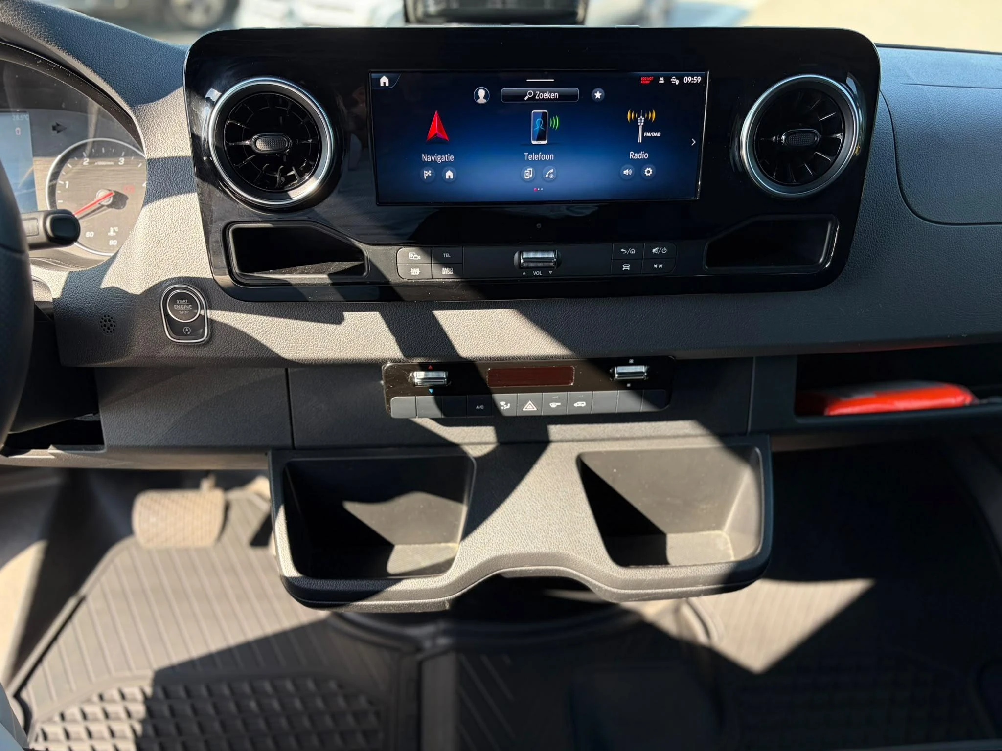 Mercedes-Benz-Sprinter-image-11