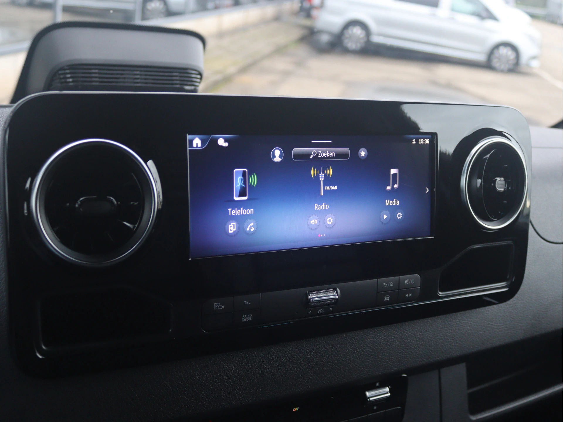 Mercedes-Benz-Sprinter-image-8