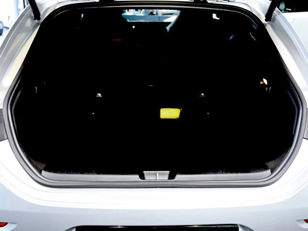Mercedes-Benz-CLA 200-image-18
