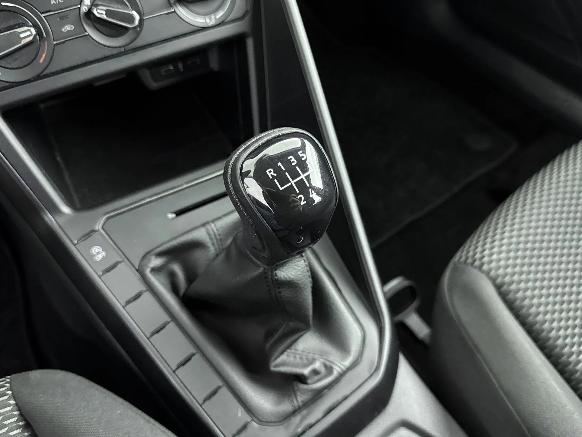 Volkswagen-Polo-image-20
