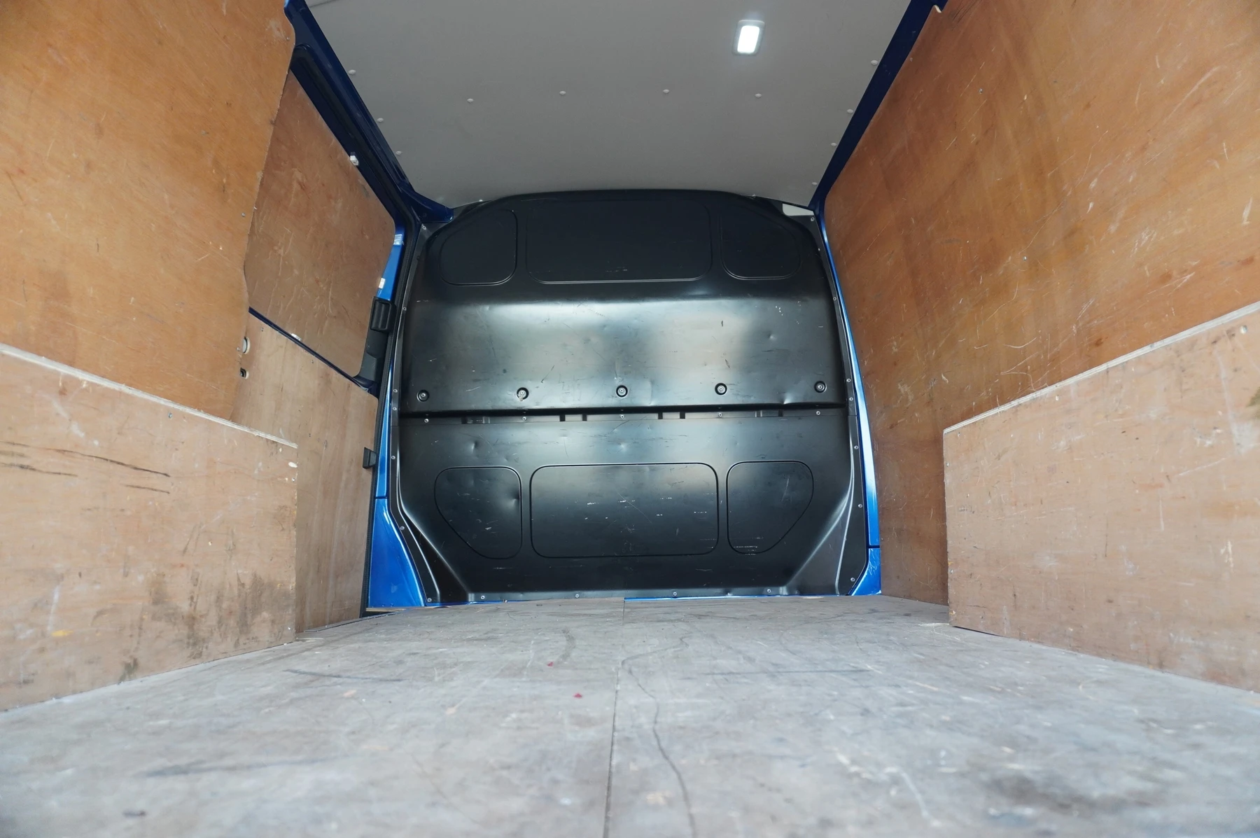 Volkswagen-Transporter-image-12