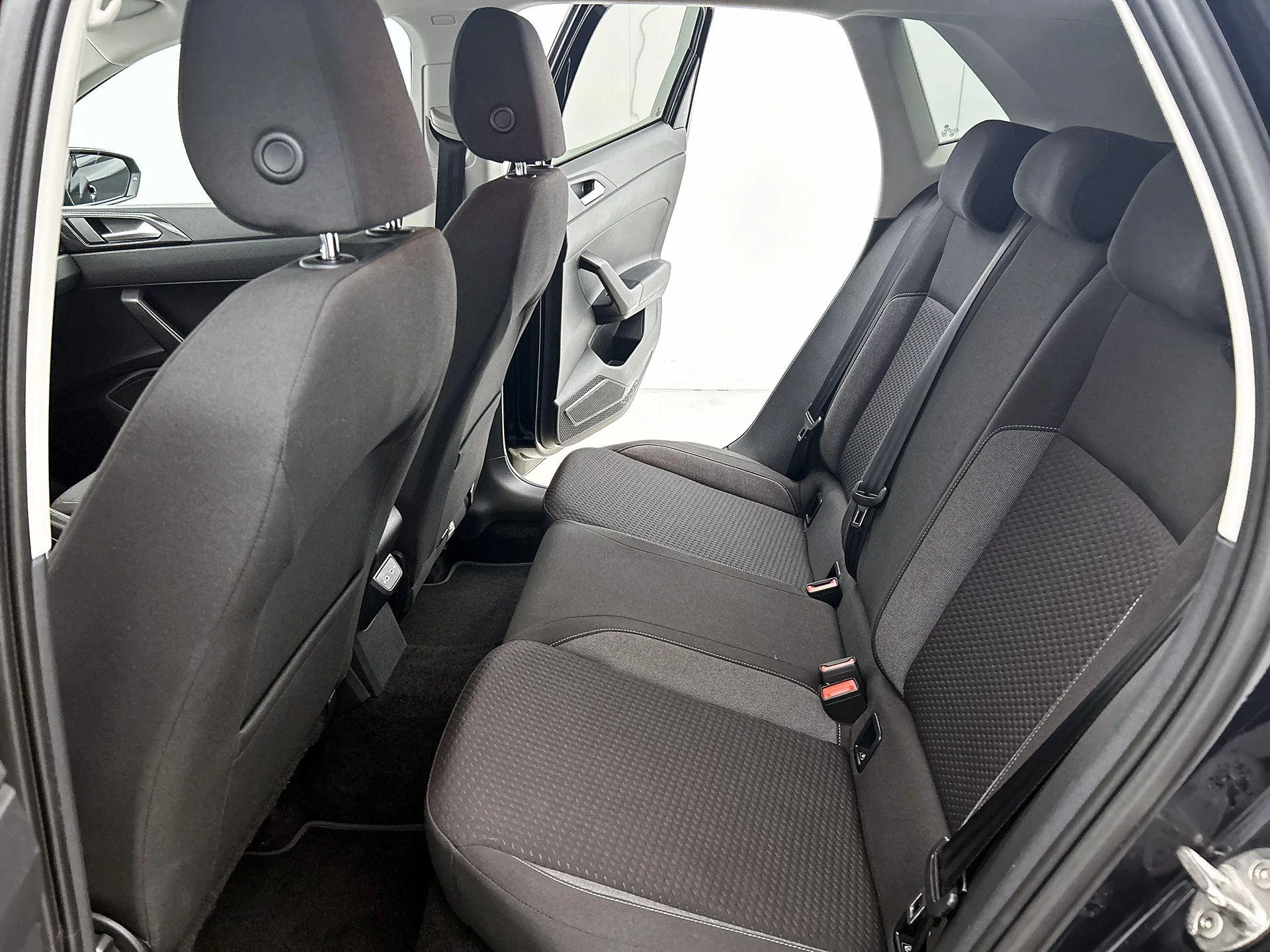 Volkswagen-Polo-image-25
