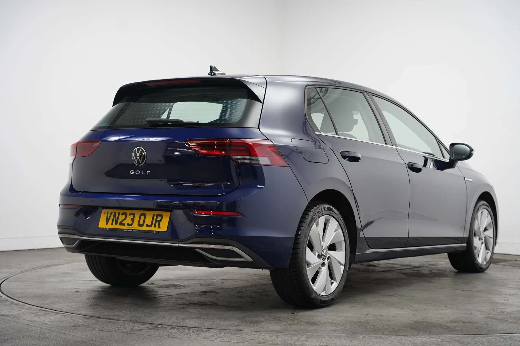 Volkswagen-Golf-image-13