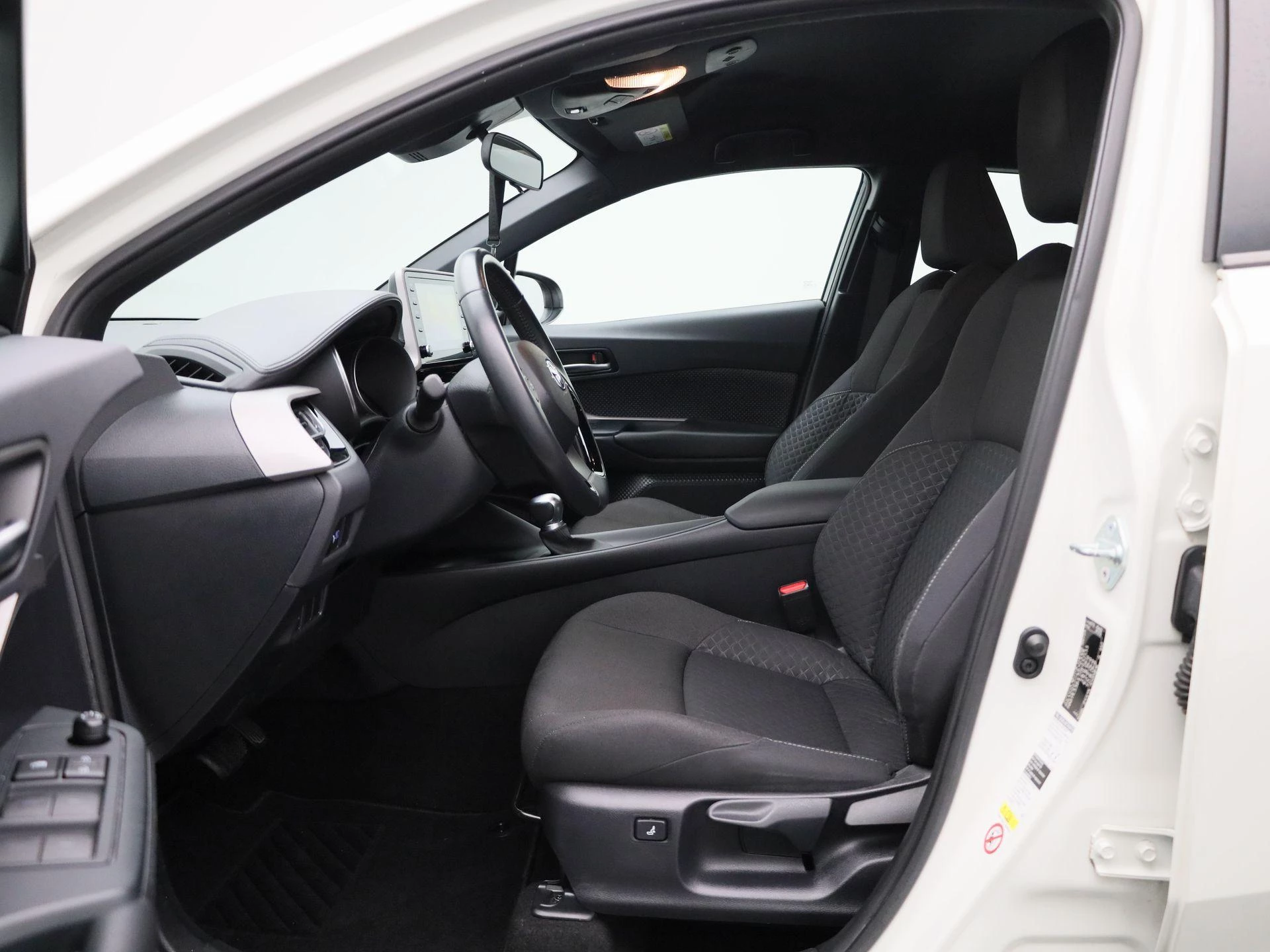 Toyota-C-HR-image-10