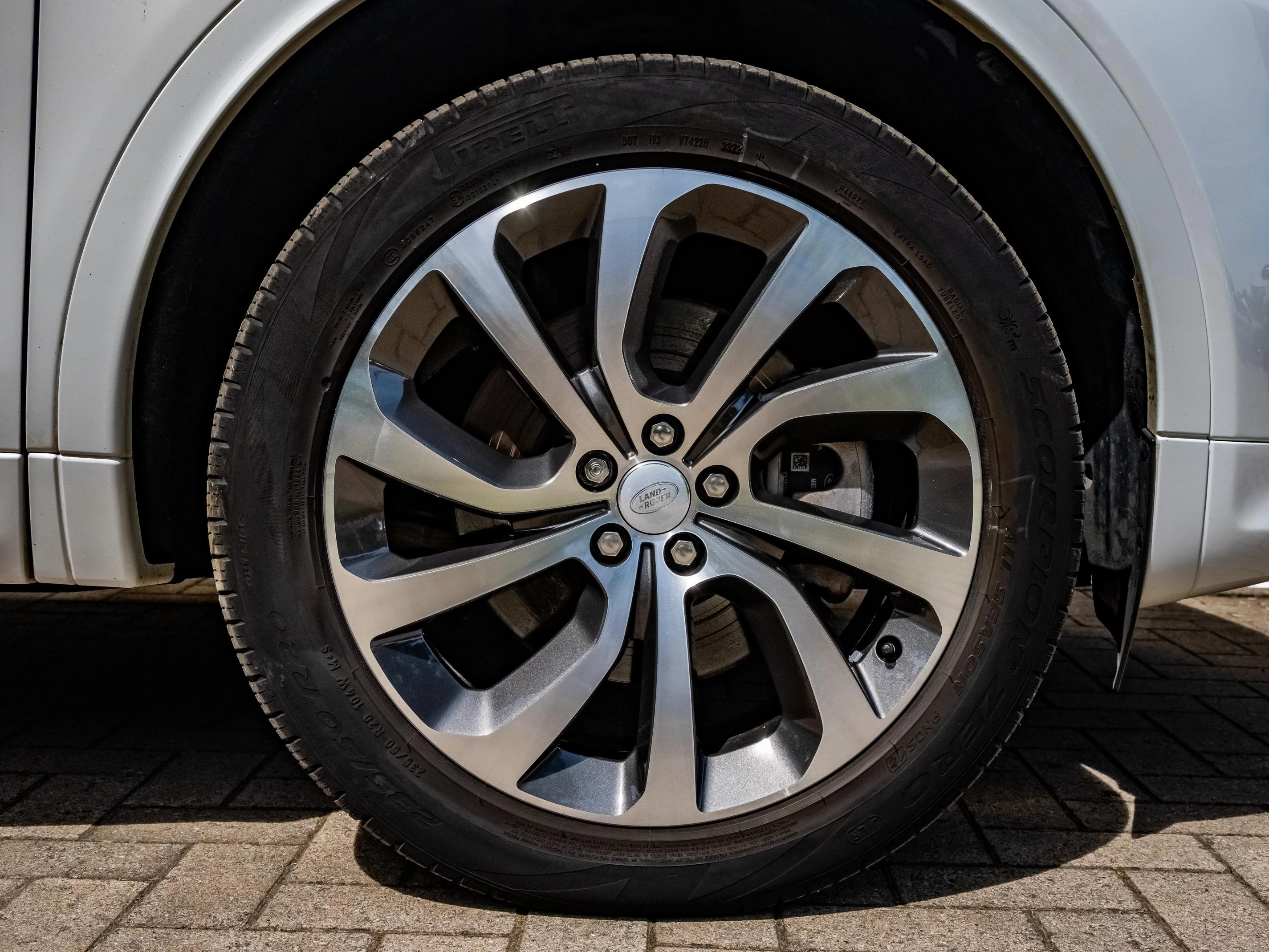 Land Rover Discovery Sport P300e R-Dynamic HSE AWD Auto. 23MY