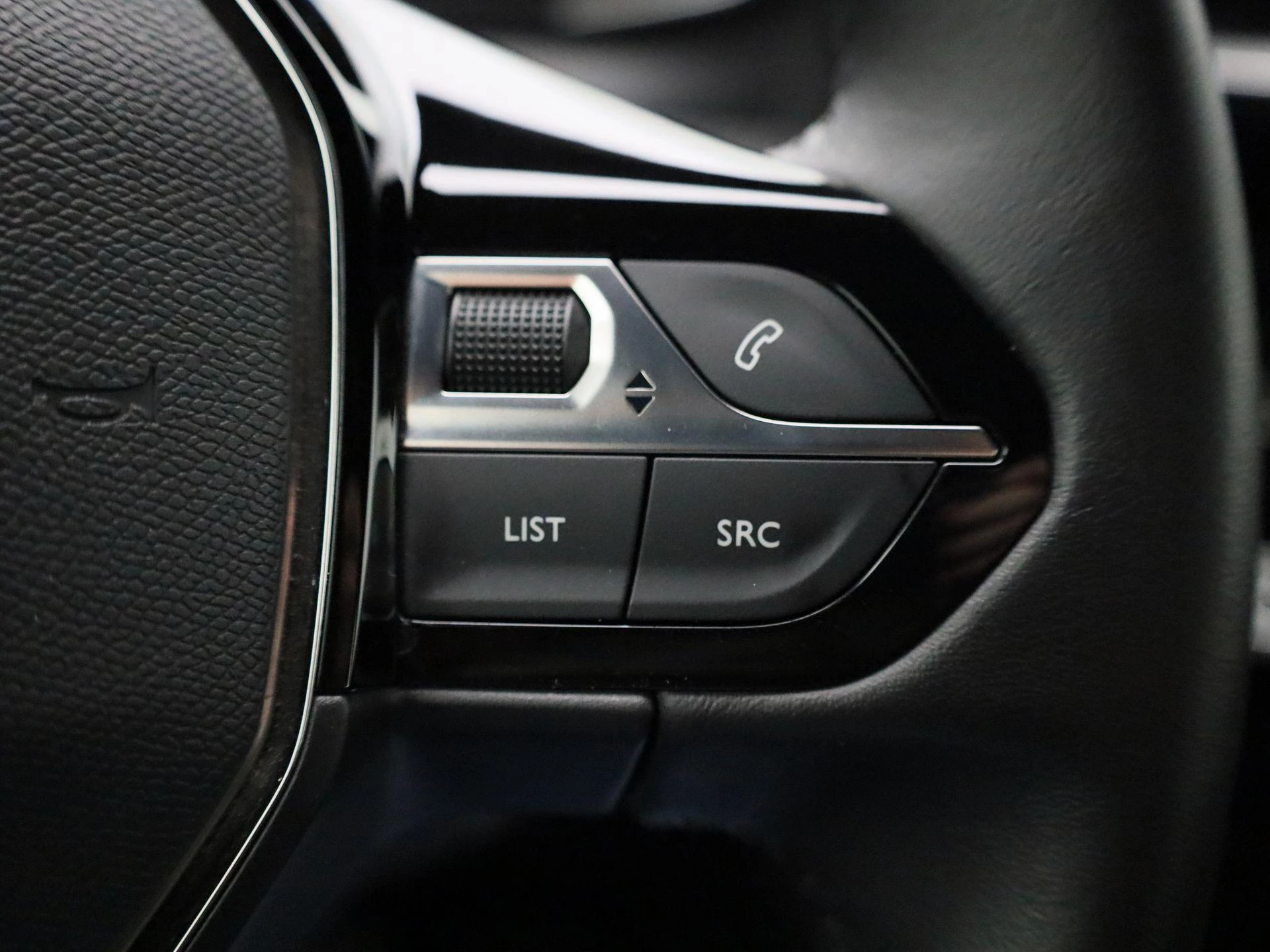 Peugeot-e-2008-image-17