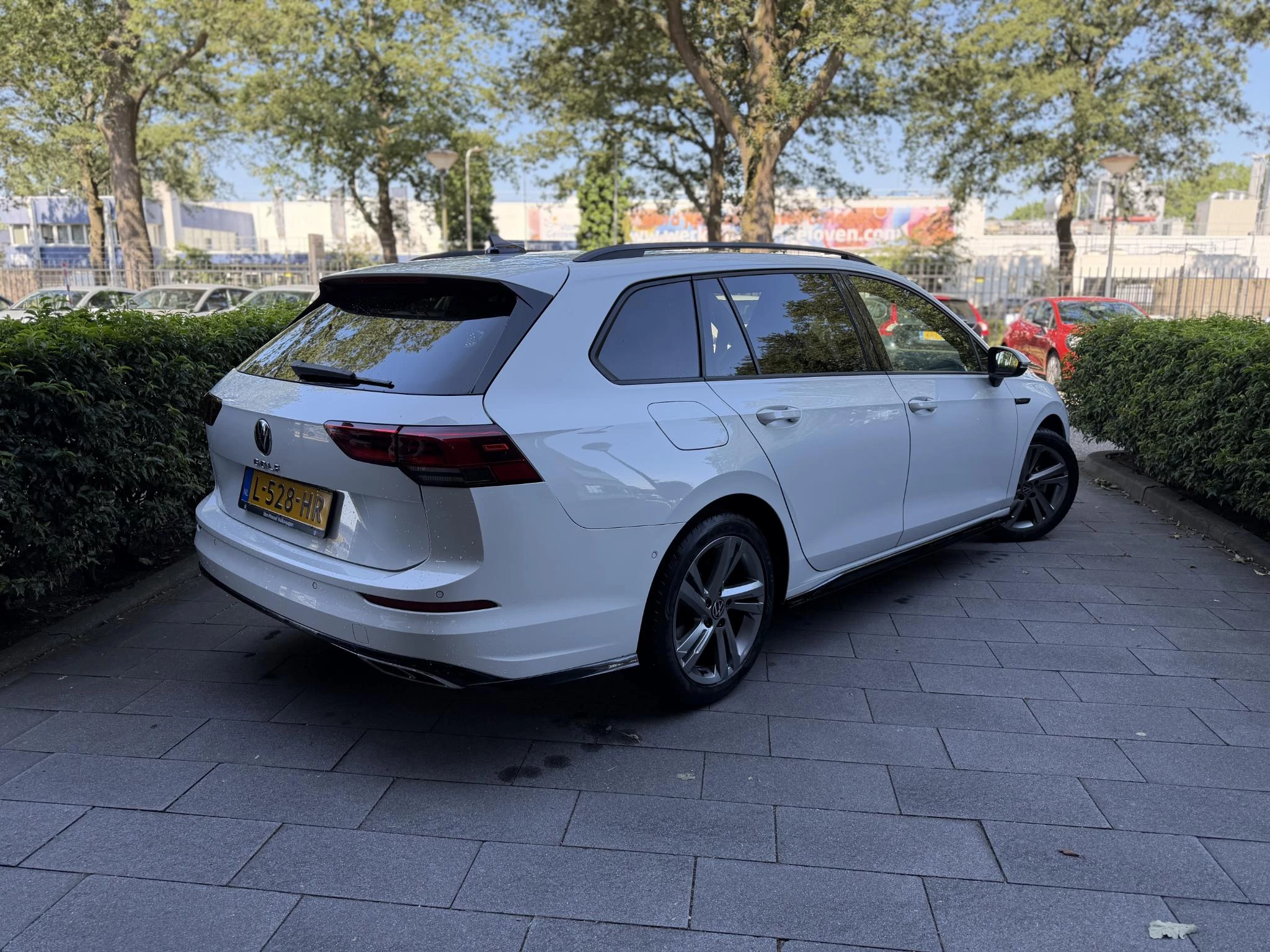 Volkswagen-Golf-image-1