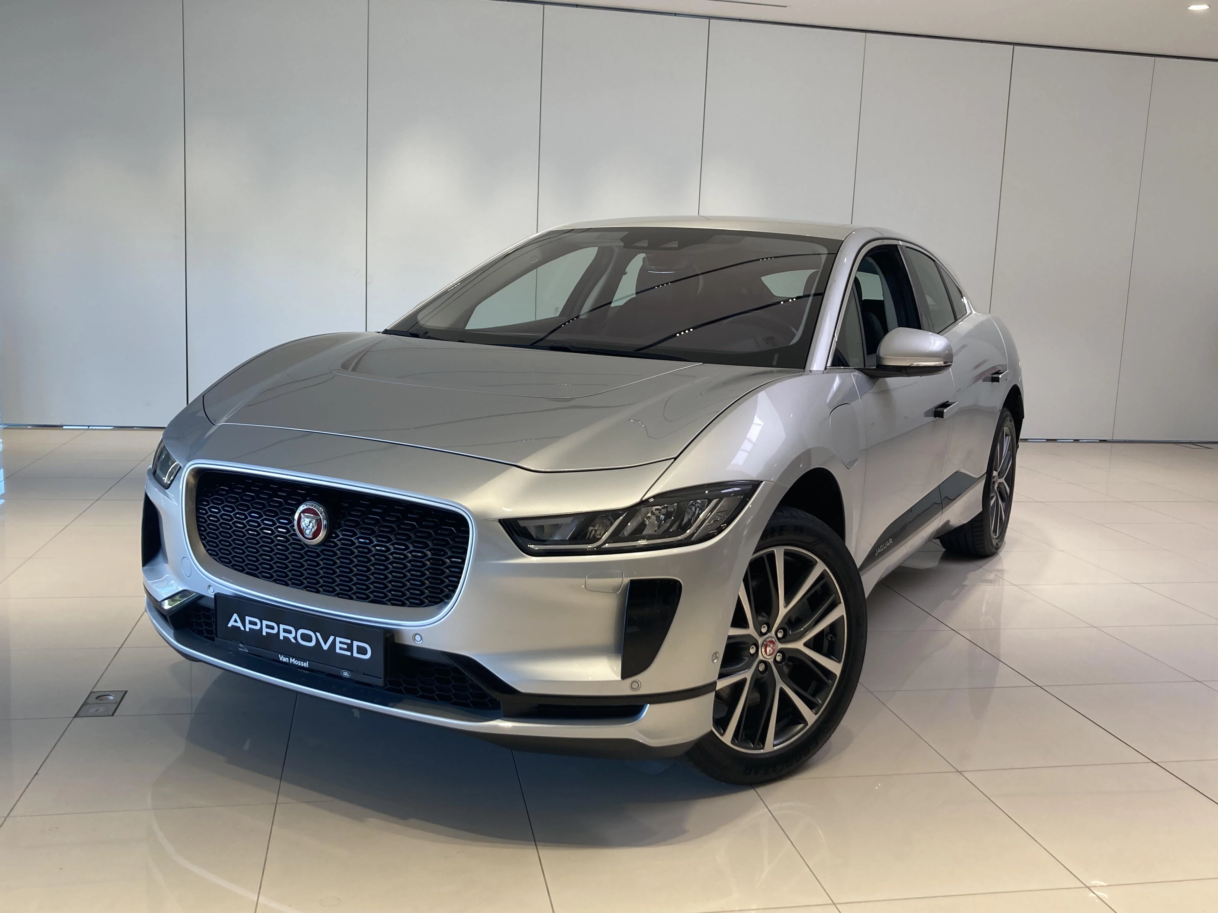 Jaguar-I-PACE-image-0