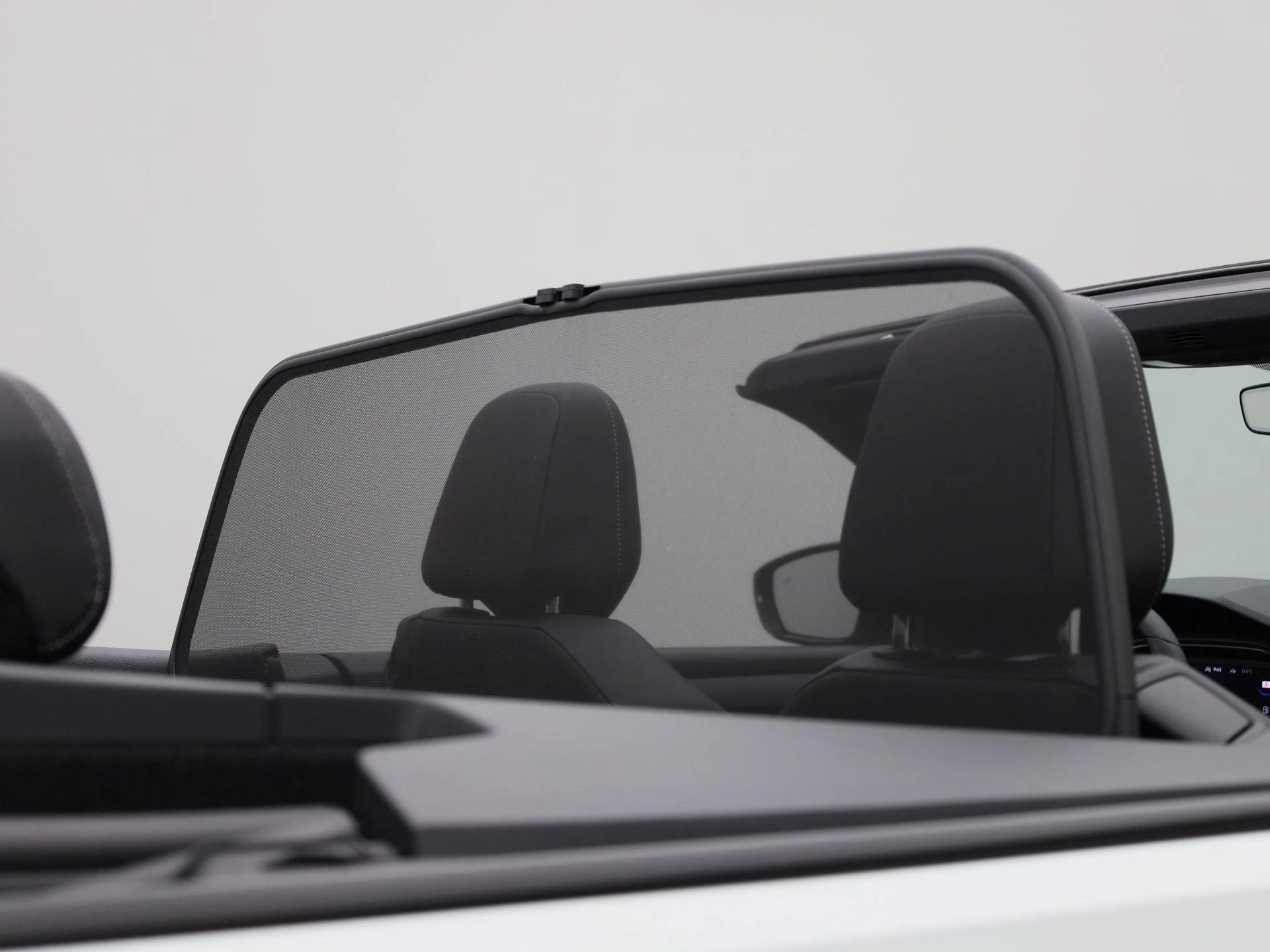 Volkswagen-T-Roc-image-41