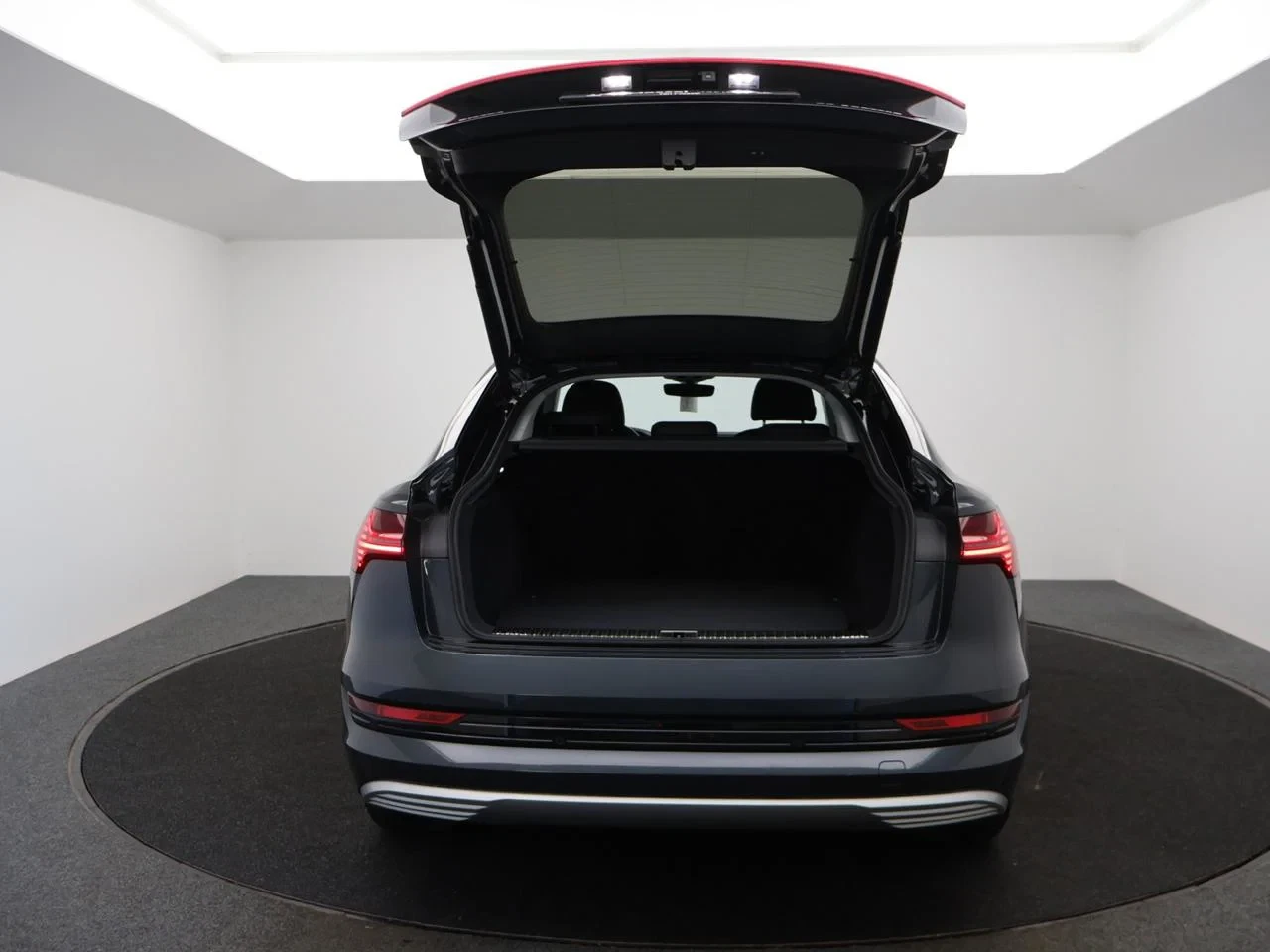 Audi e-tron Sportback Audi e-tron Sportback 55 QUATTRO 408PK *AUTOMAAT*LEDER*CAMERA*VIRTUAL COCKPIT*PDC*ACC*NAVI*APP-CONNECT*...*