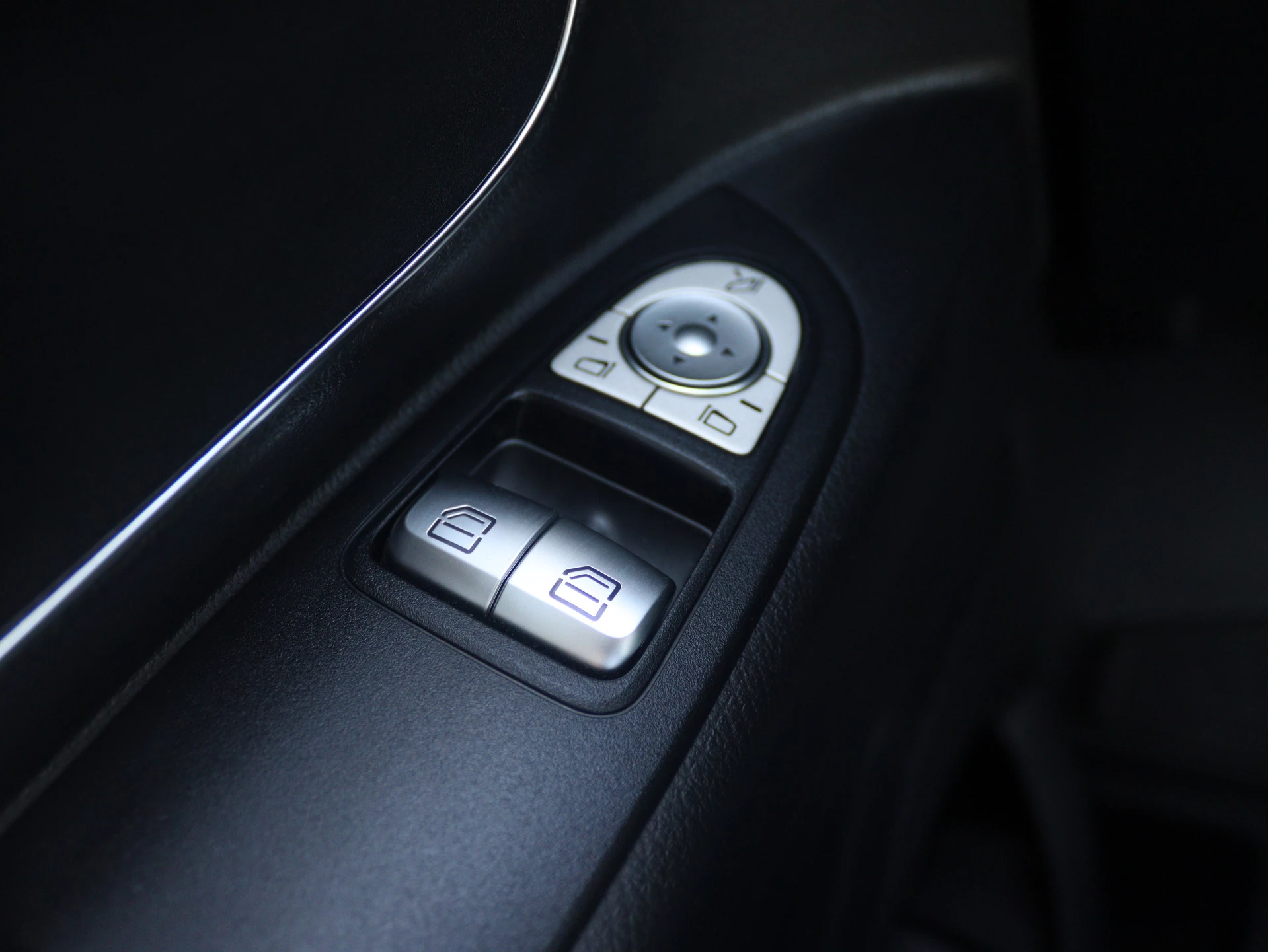 Mercedes-Benz-Vito-image-4