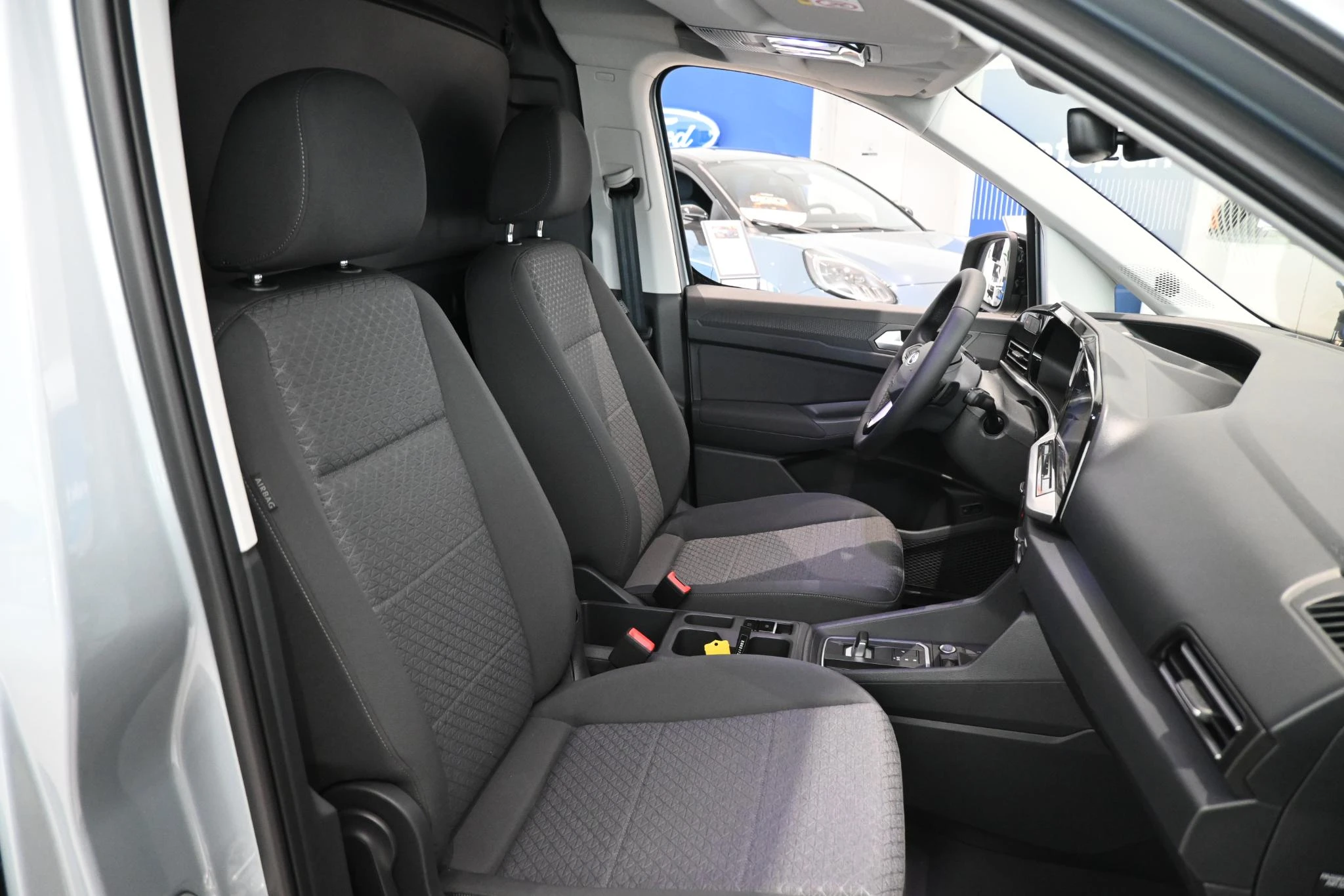 Ford-Transit Connect-image-9