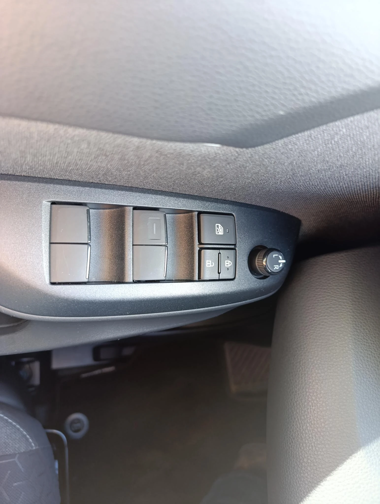 Toyota-Yaris Cross-image-12