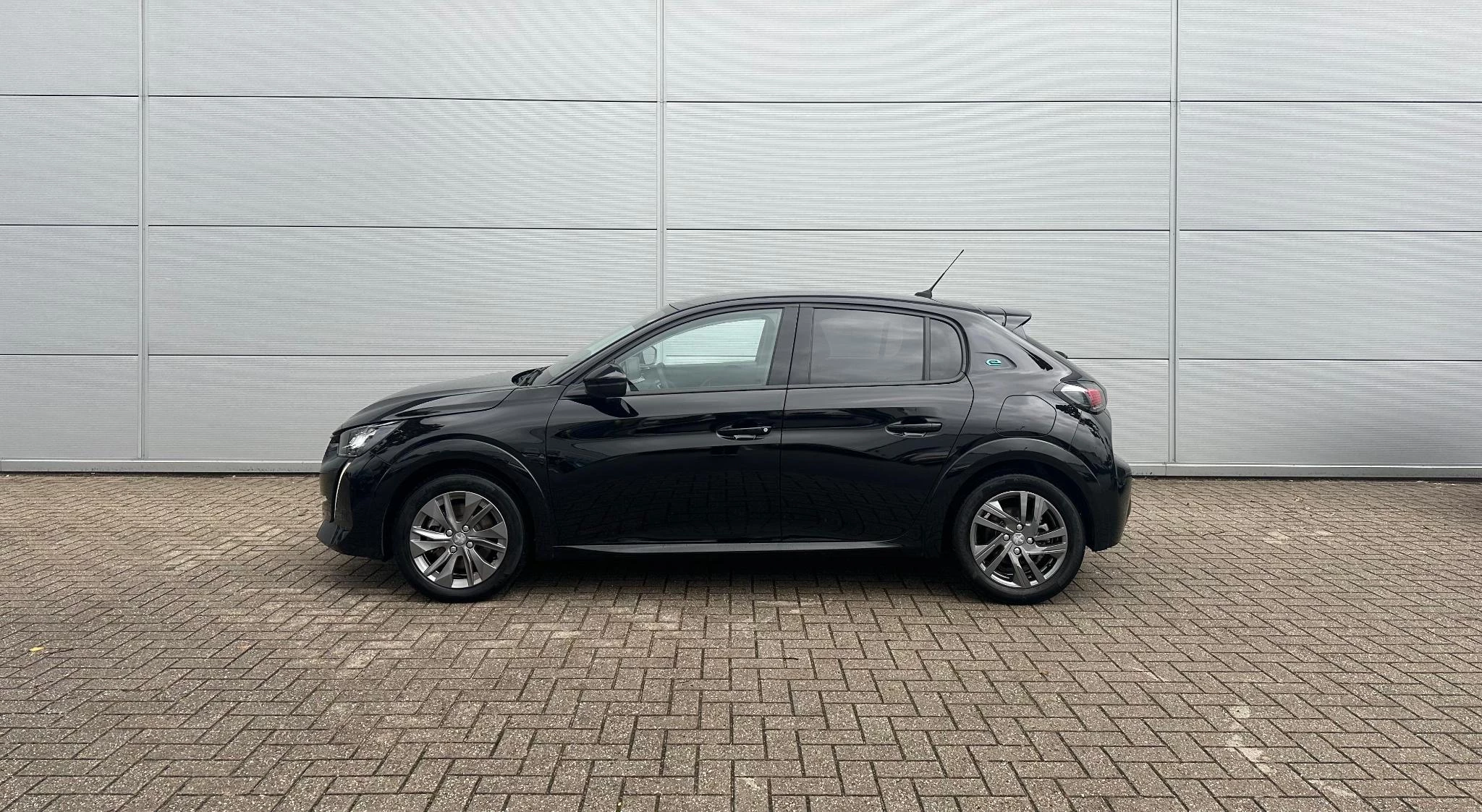 Peugeot-e-208-image-2