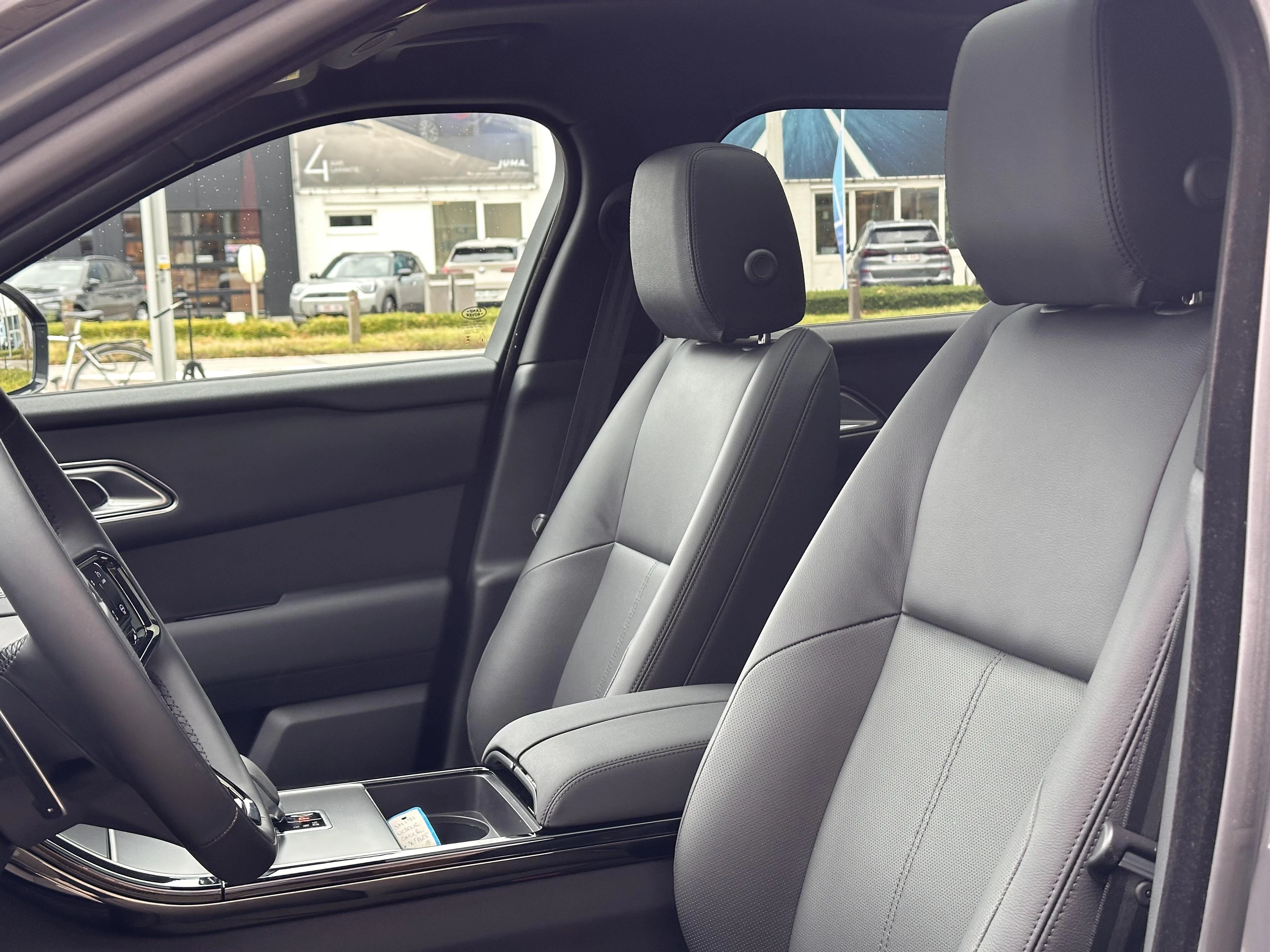 Land Rover-Range Rover Velar-image-13