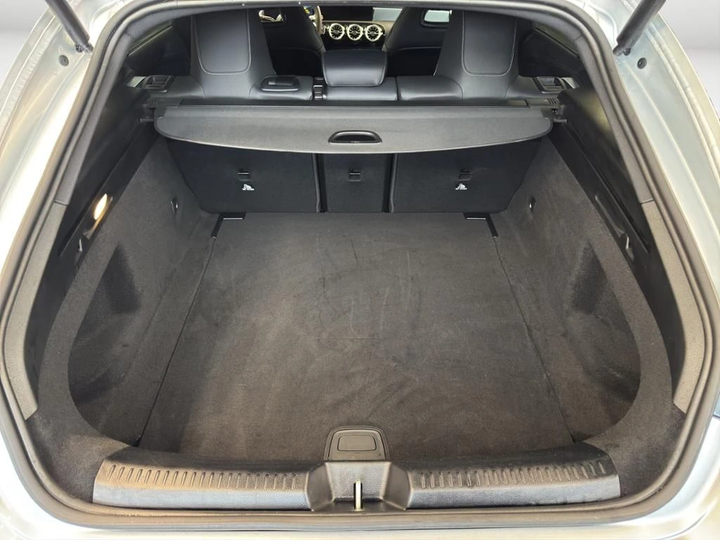 Mercedes-Benz-CLA 200 d-image-10