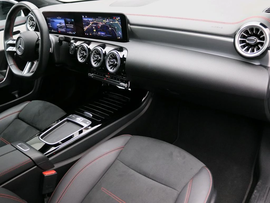 Mercedes-Benz CLA 250 e AMG Line Shooting Brake + TREKHAAK + CARPLAY + NIGHTPAKKET +