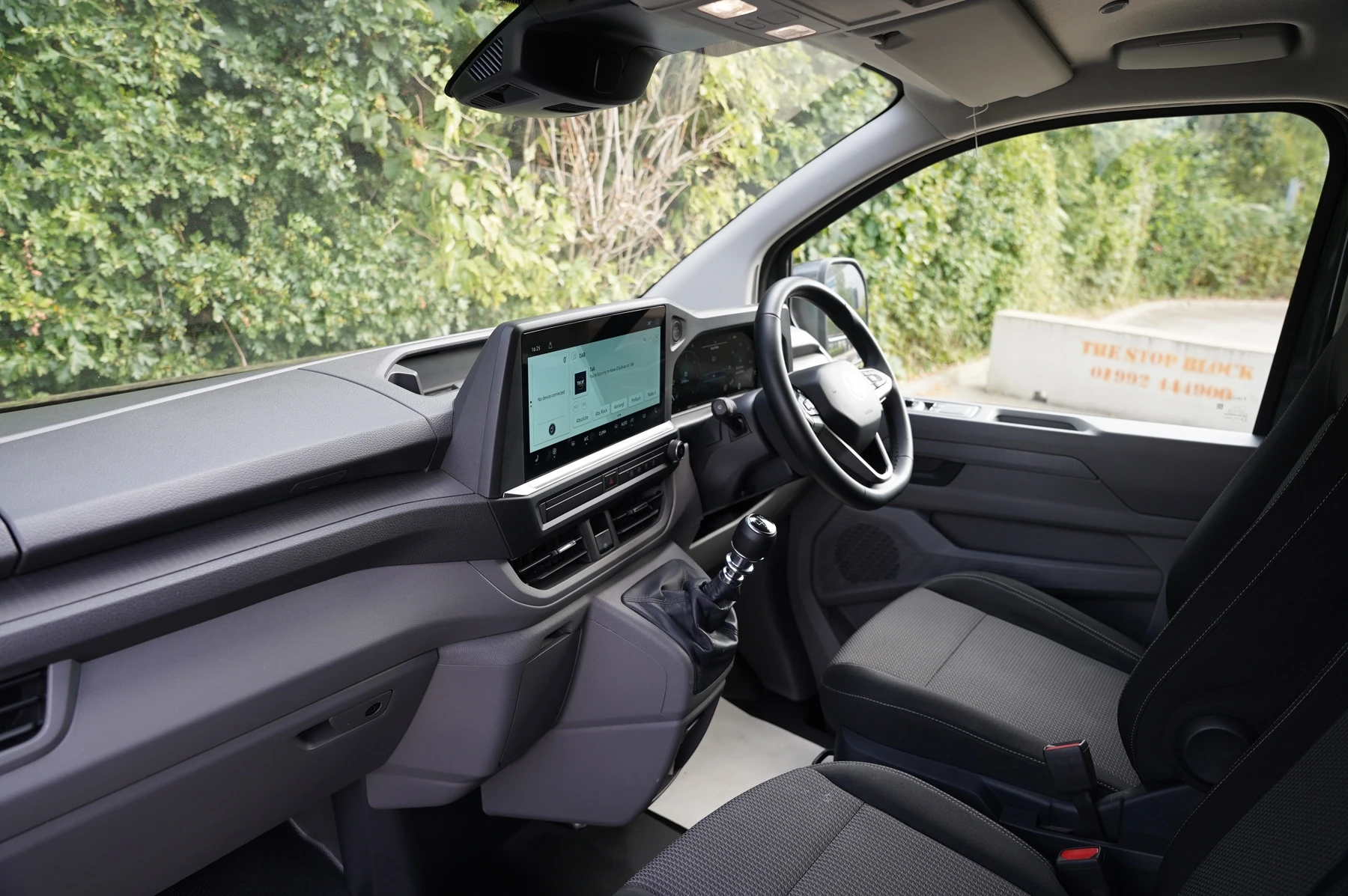 Volkswagen-Transporter-image-1