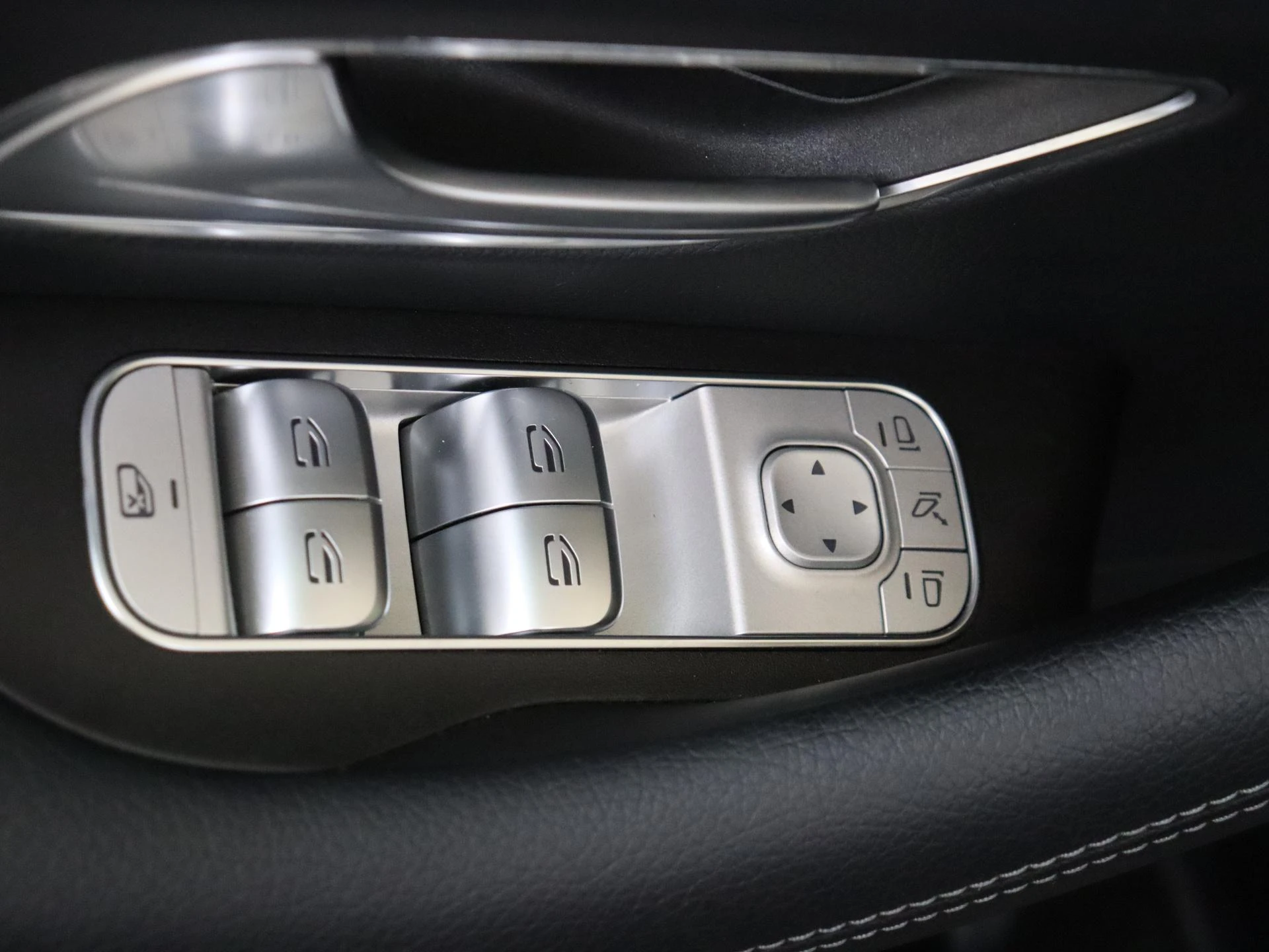 Mercedes-Benz-GLE-image-26