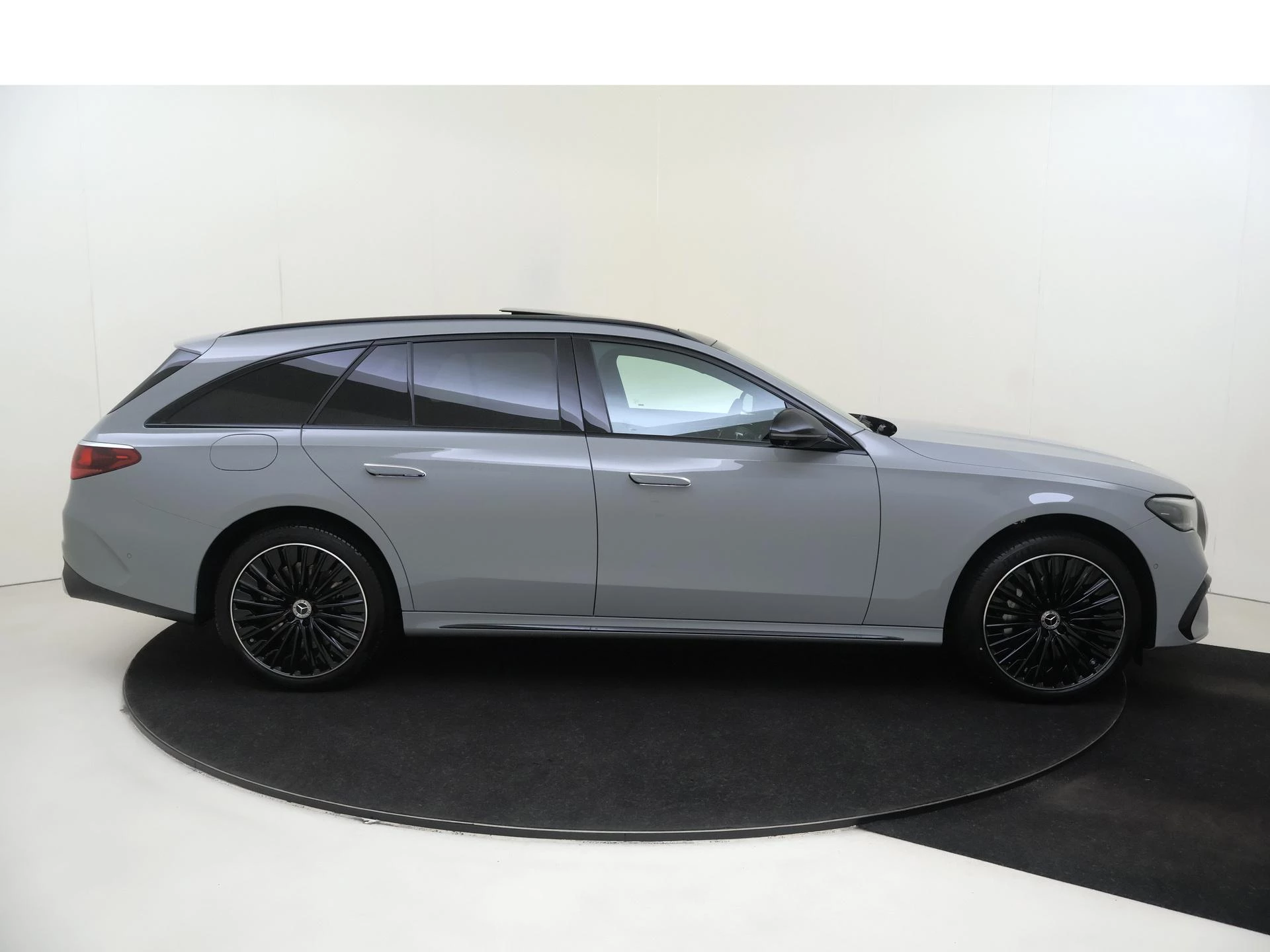 Mercedes-Benz-E-Klasse-image-7