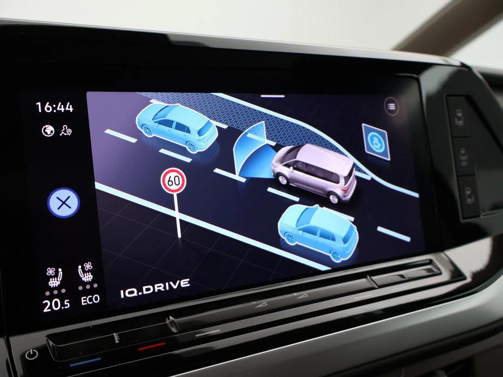 Volkswagen-Multivan-image-10