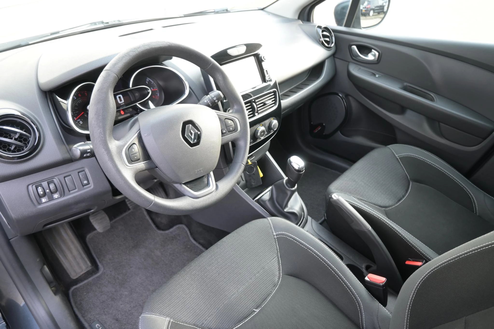 Renault-Clio-image-6