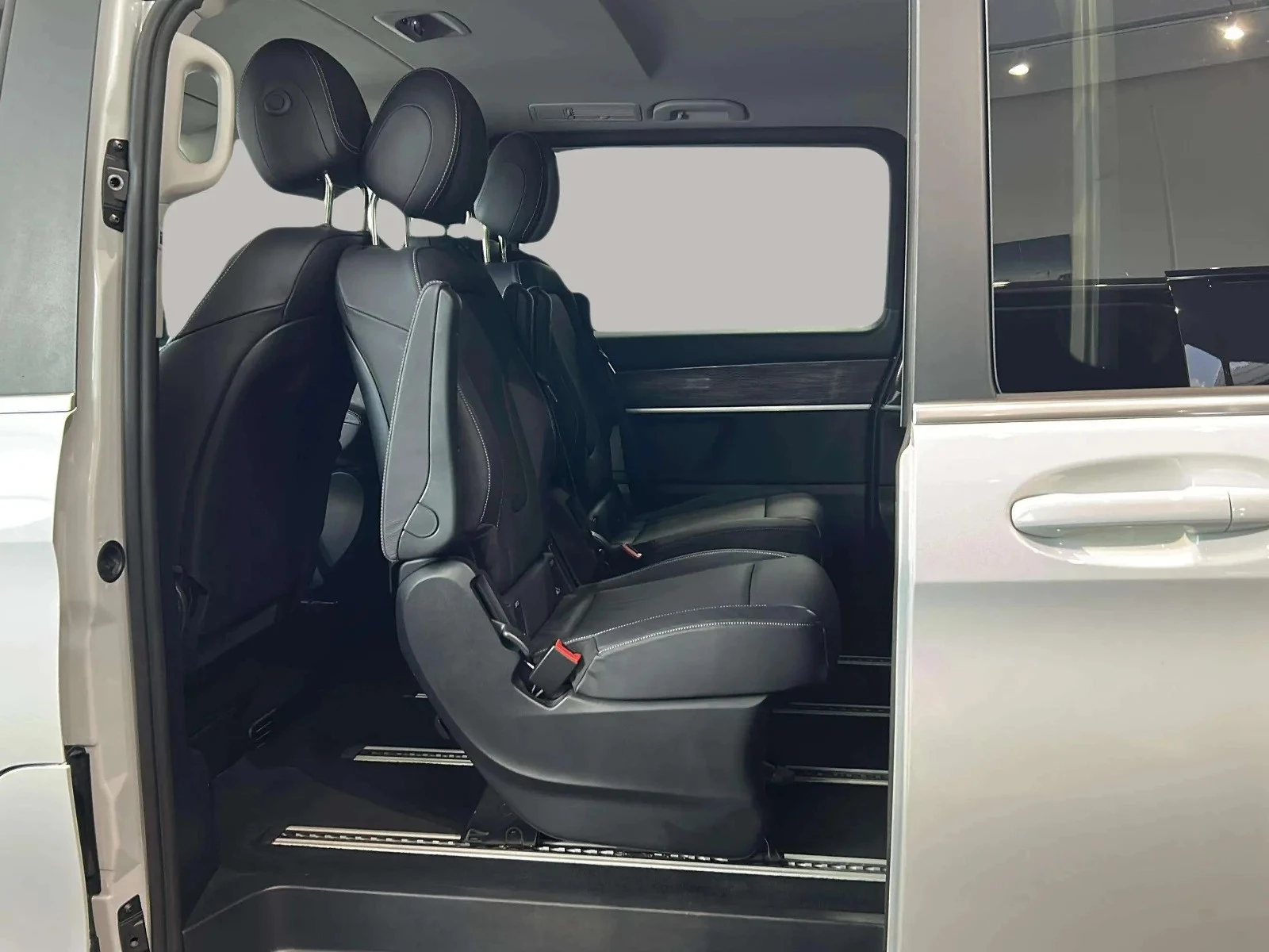 Mercedes-Benz-EQV-image-11