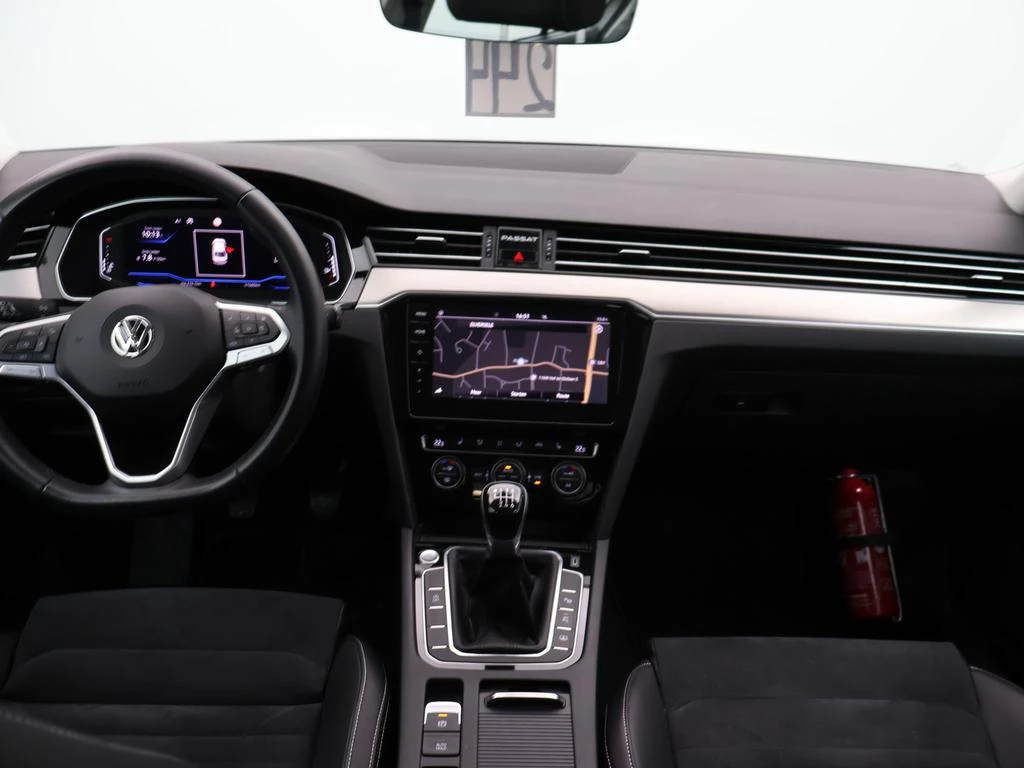 Volkswagen Passat Passat Elegance Business 1.5TSI 150PK* *LEDER*ALCANTARA*CAMERA*VIRTUAL COCKPIT*ACC*PDC*ZETELVERWARMING*...*