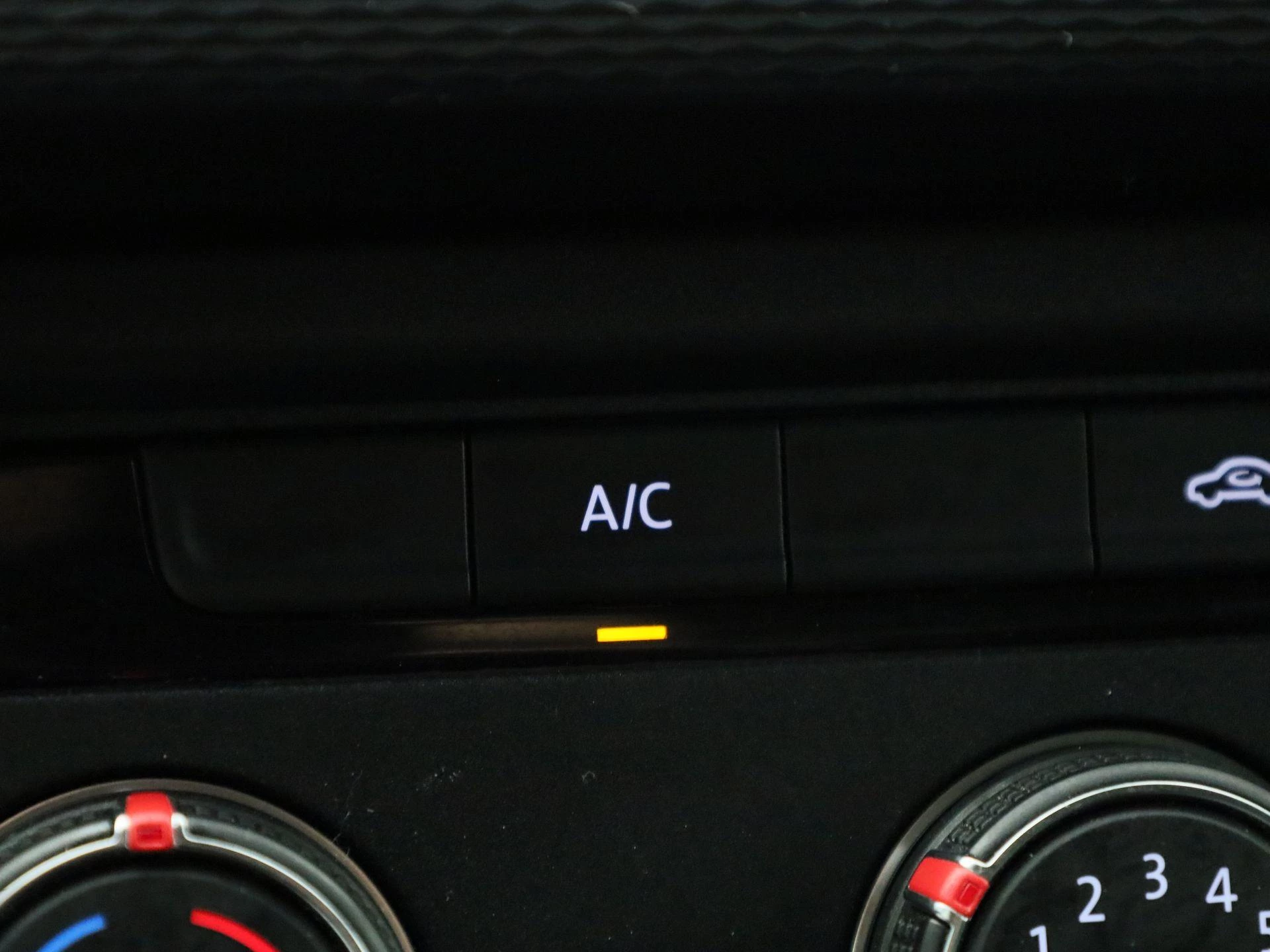 Volkswagen-Transporter-image-21